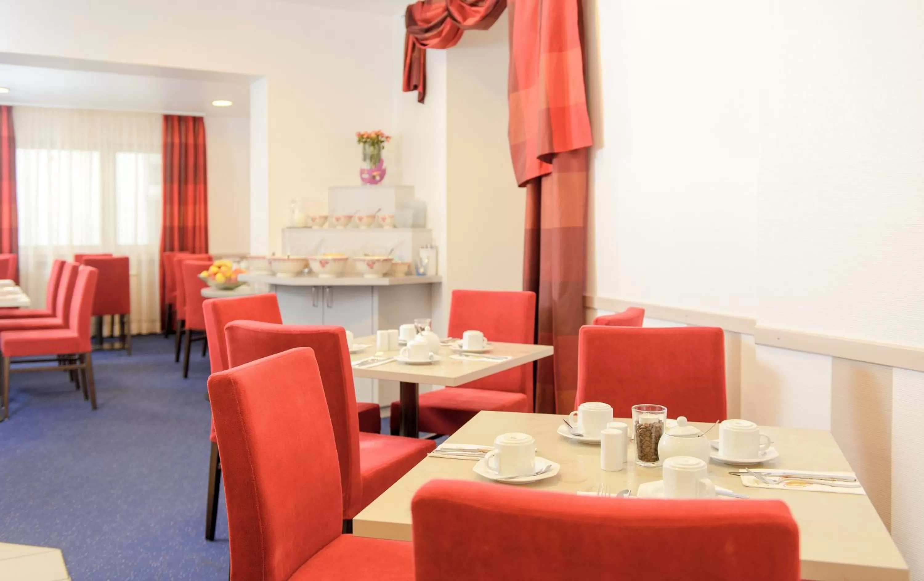 Restaurant/places to eat in Hotel Europa