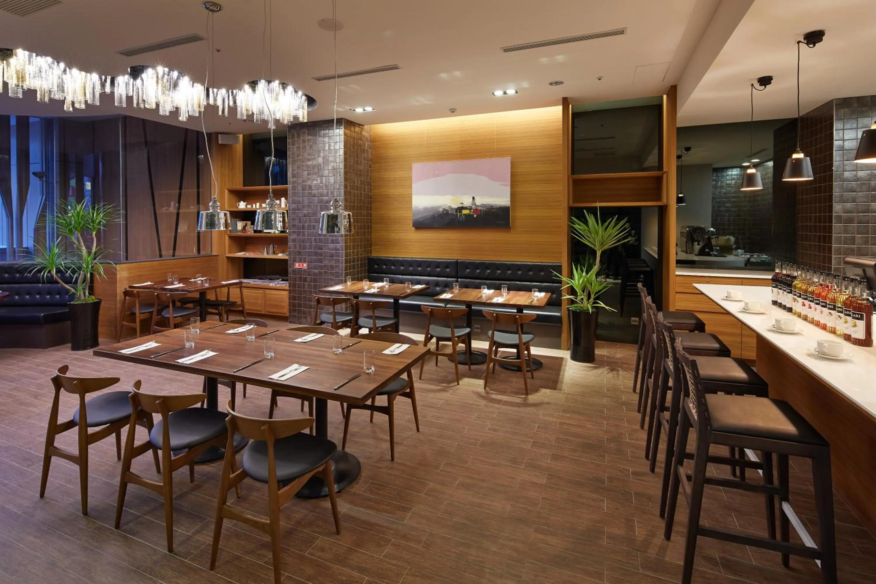 Restaurant/places to eat in La Vida Hotel