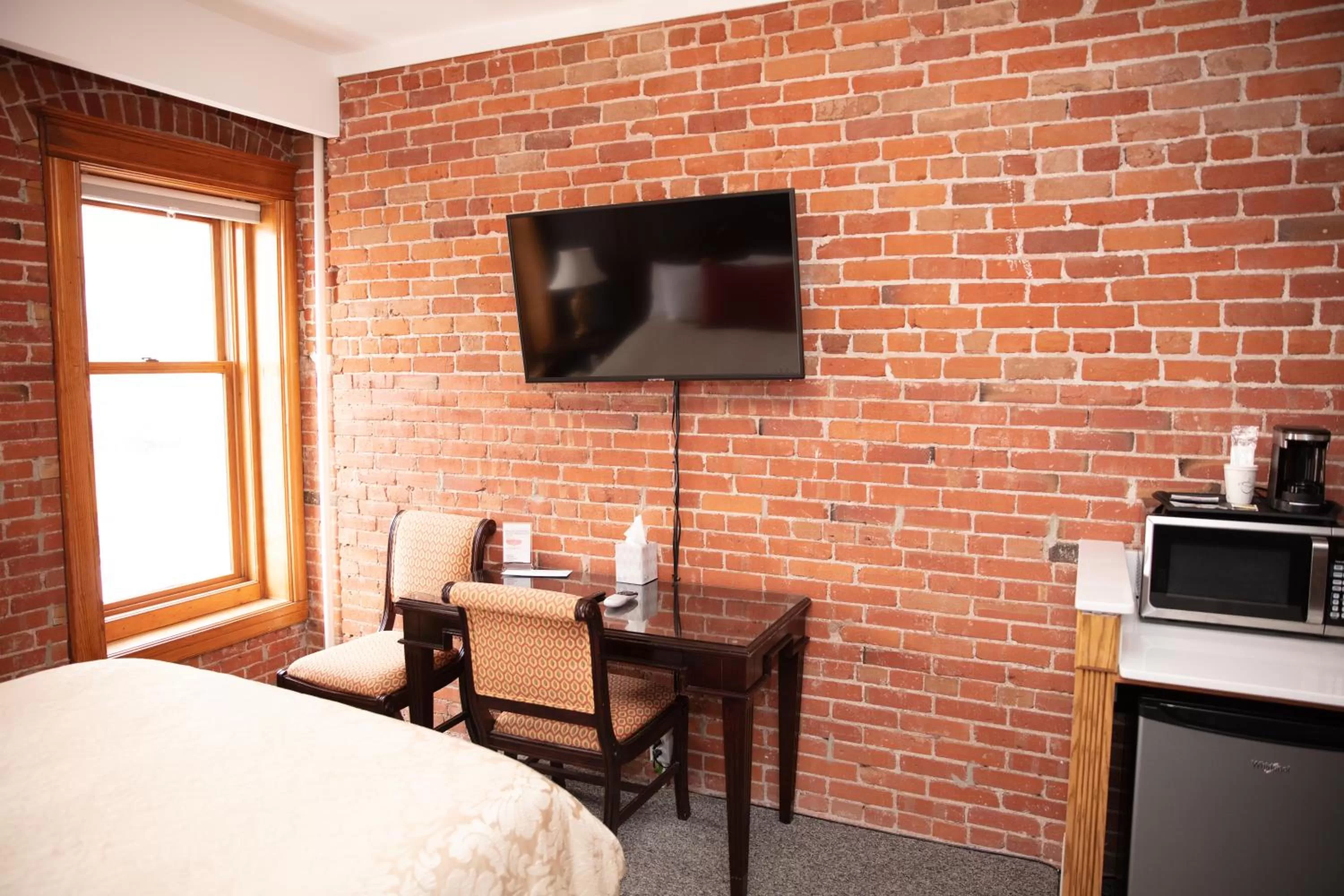 Bed in The Victor Hotel