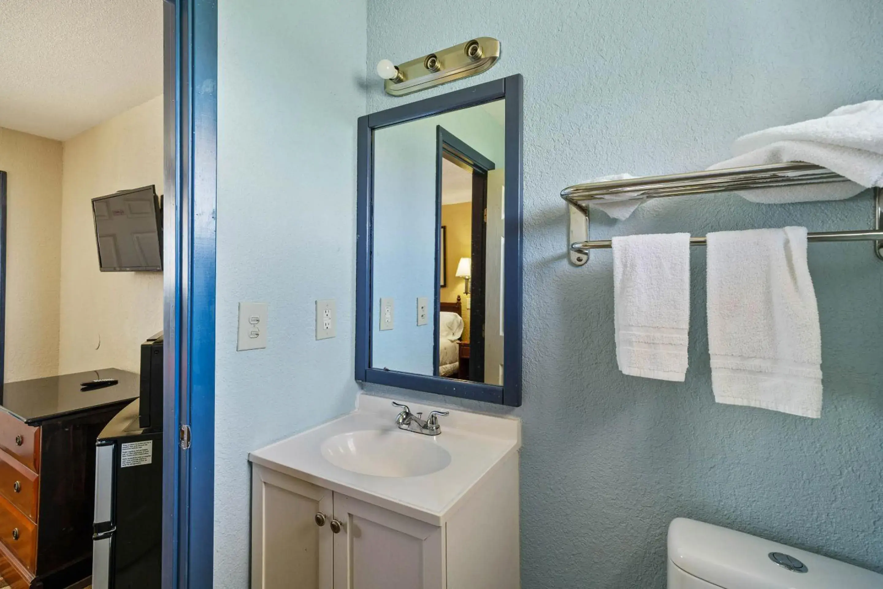 Bathroom in OYO Hotel Luling TX Downtown I-10/US-90