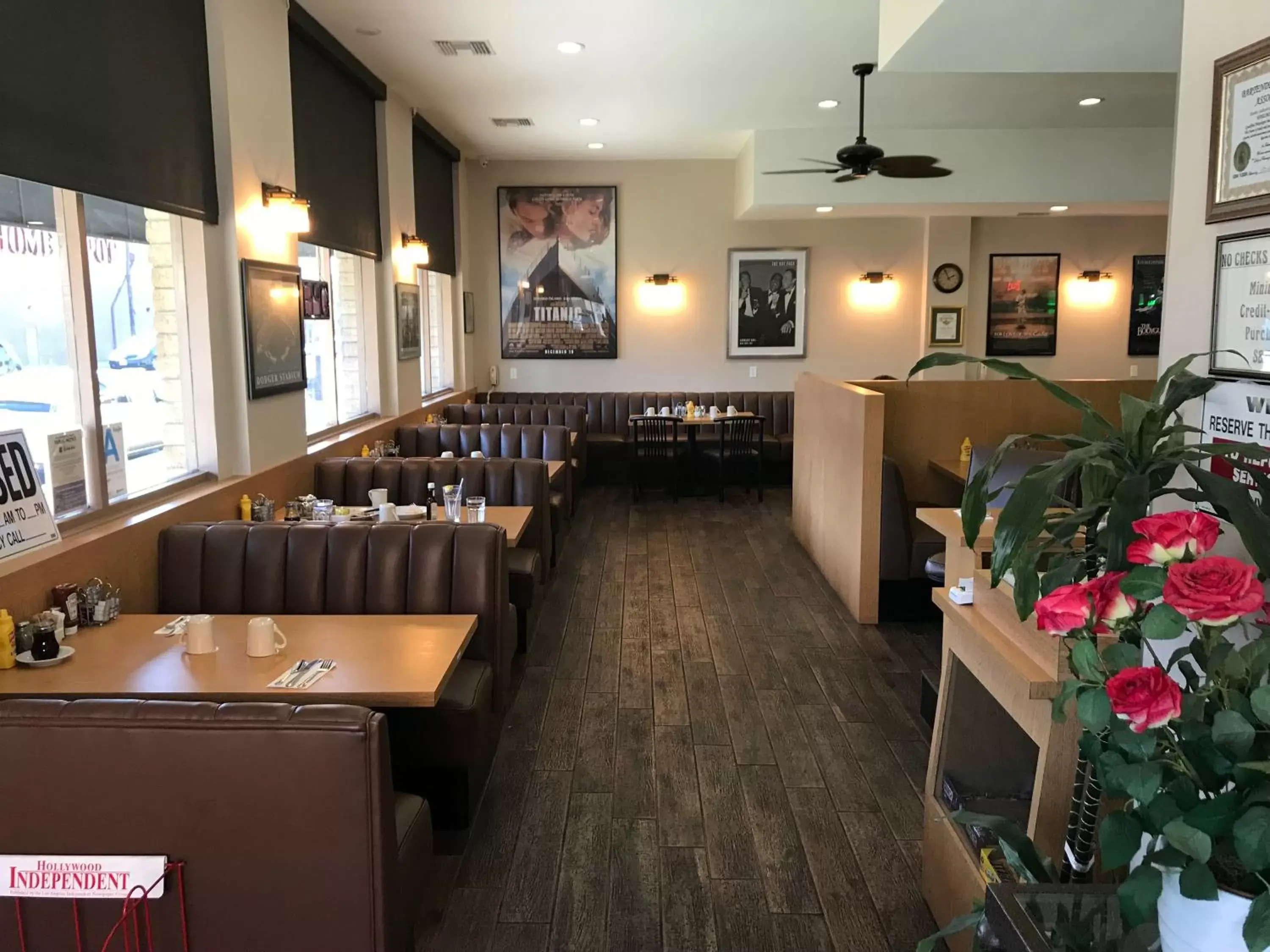 Restaurant/Places to Eat in Dunes Inn - Sunset
