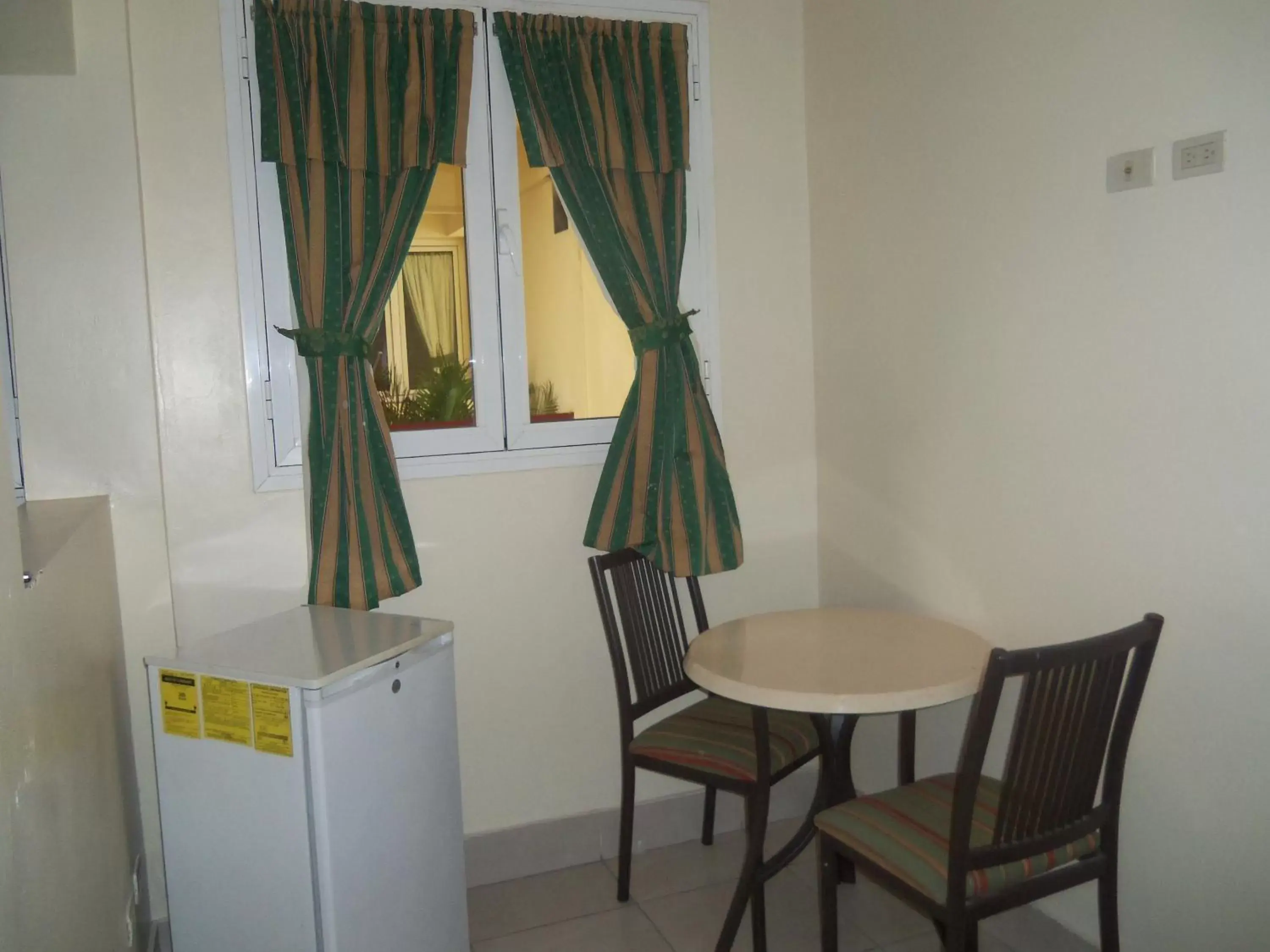 Living room, Dining Area in Hotel Discovery