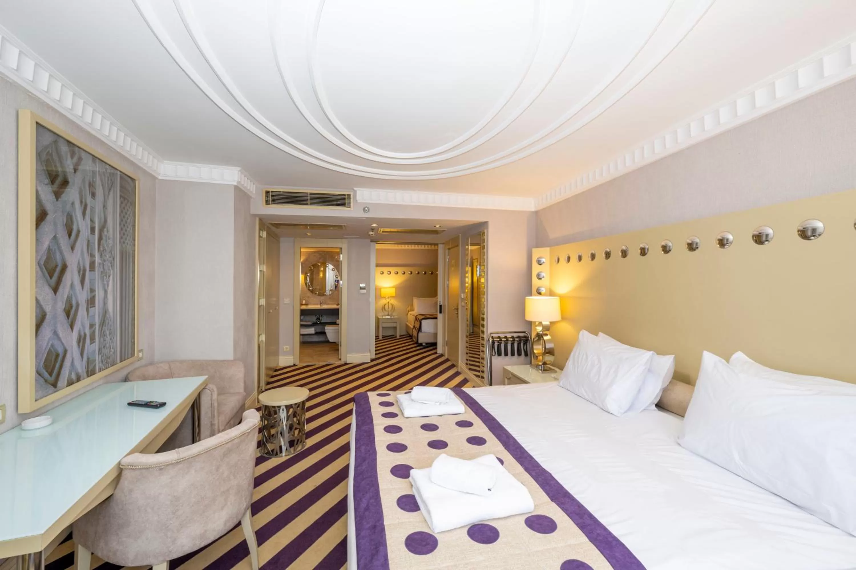 Bed in Taxim Hill Hotel