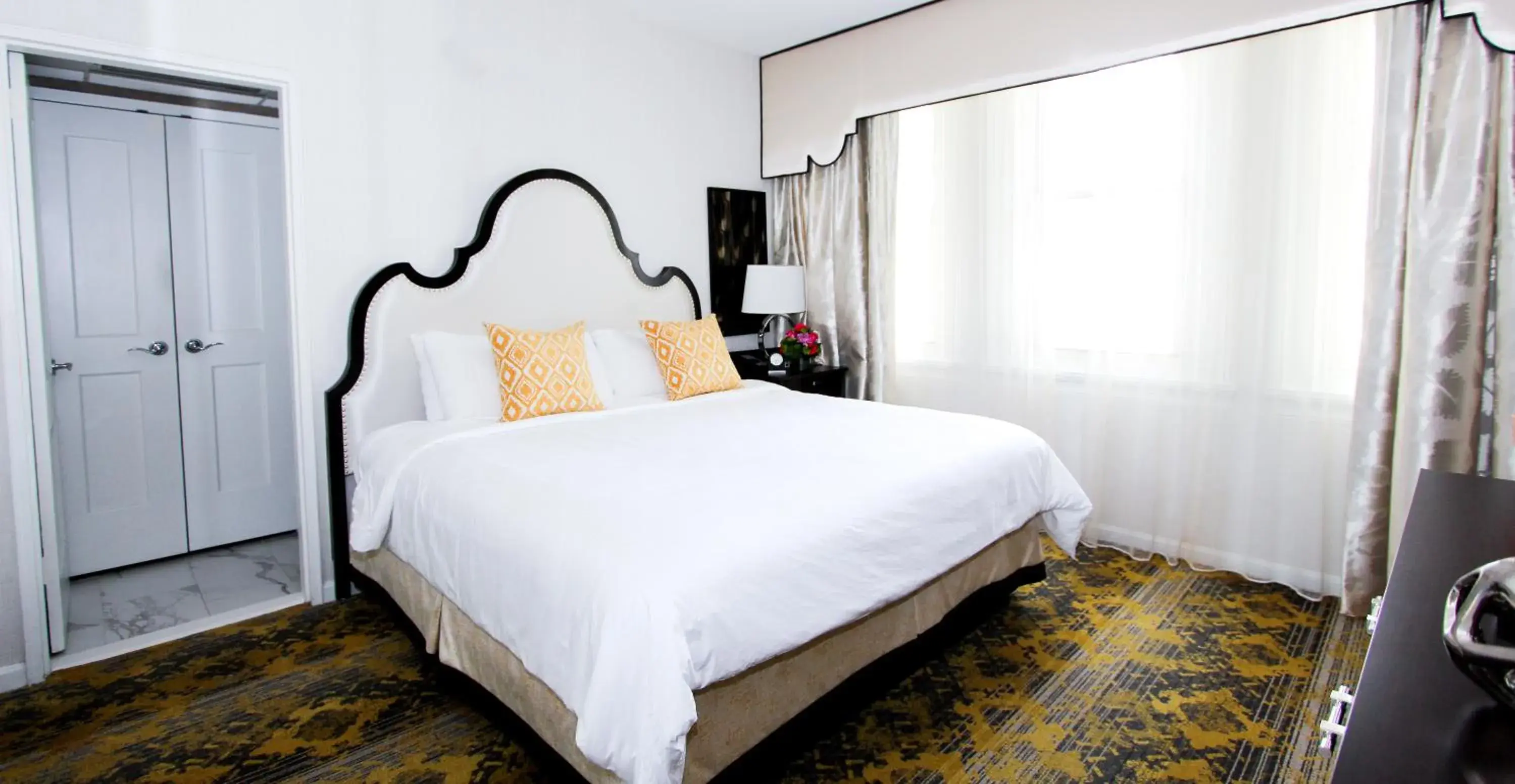 Bedroom, Bed in The Churchill Hotel Near Embassy Row