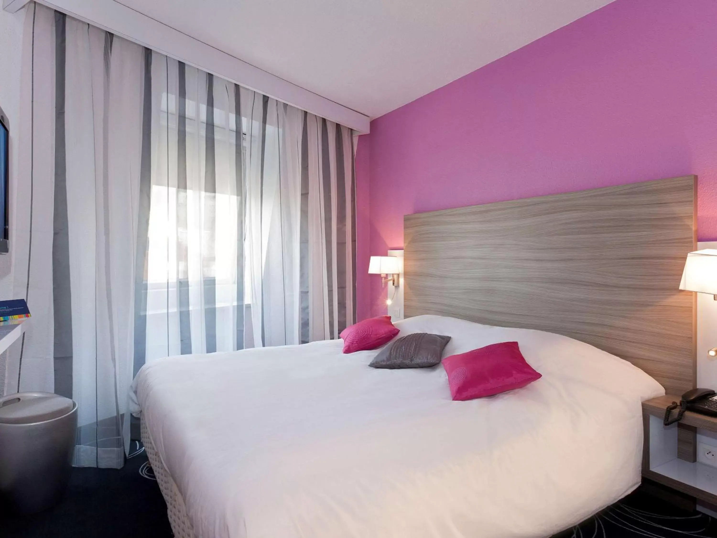 Photo of the whole room, Bed in ibis Styles Grenoble Centre Gare
