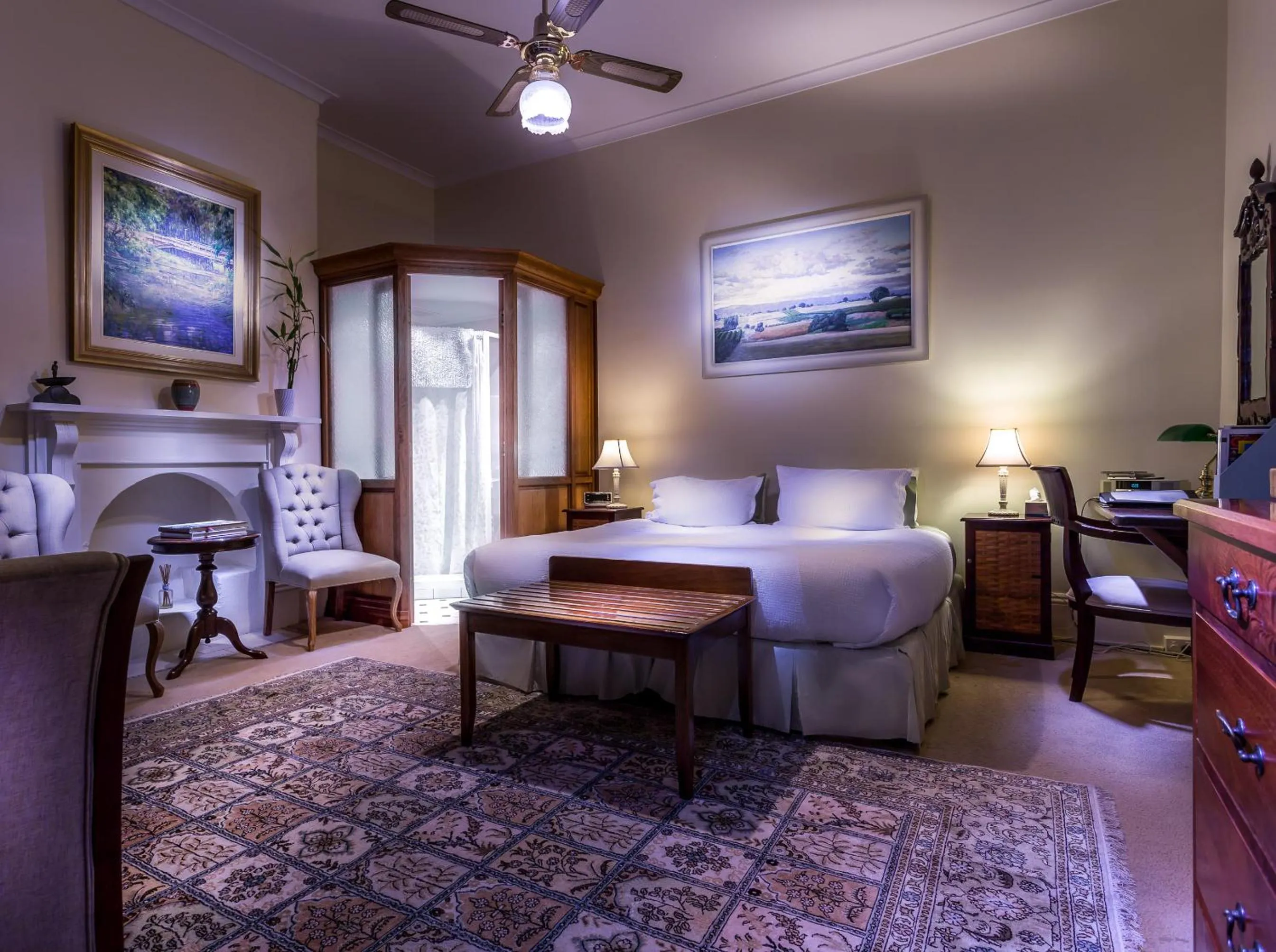 Photo of the whole room, Bed in Fothergills of Fremantle