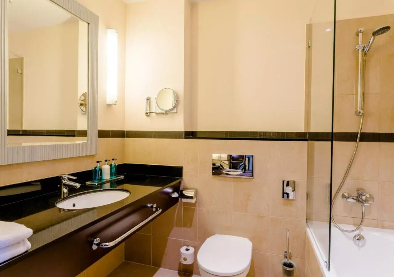 Hot Tub, Bathroom in Hotel Polonia Palace