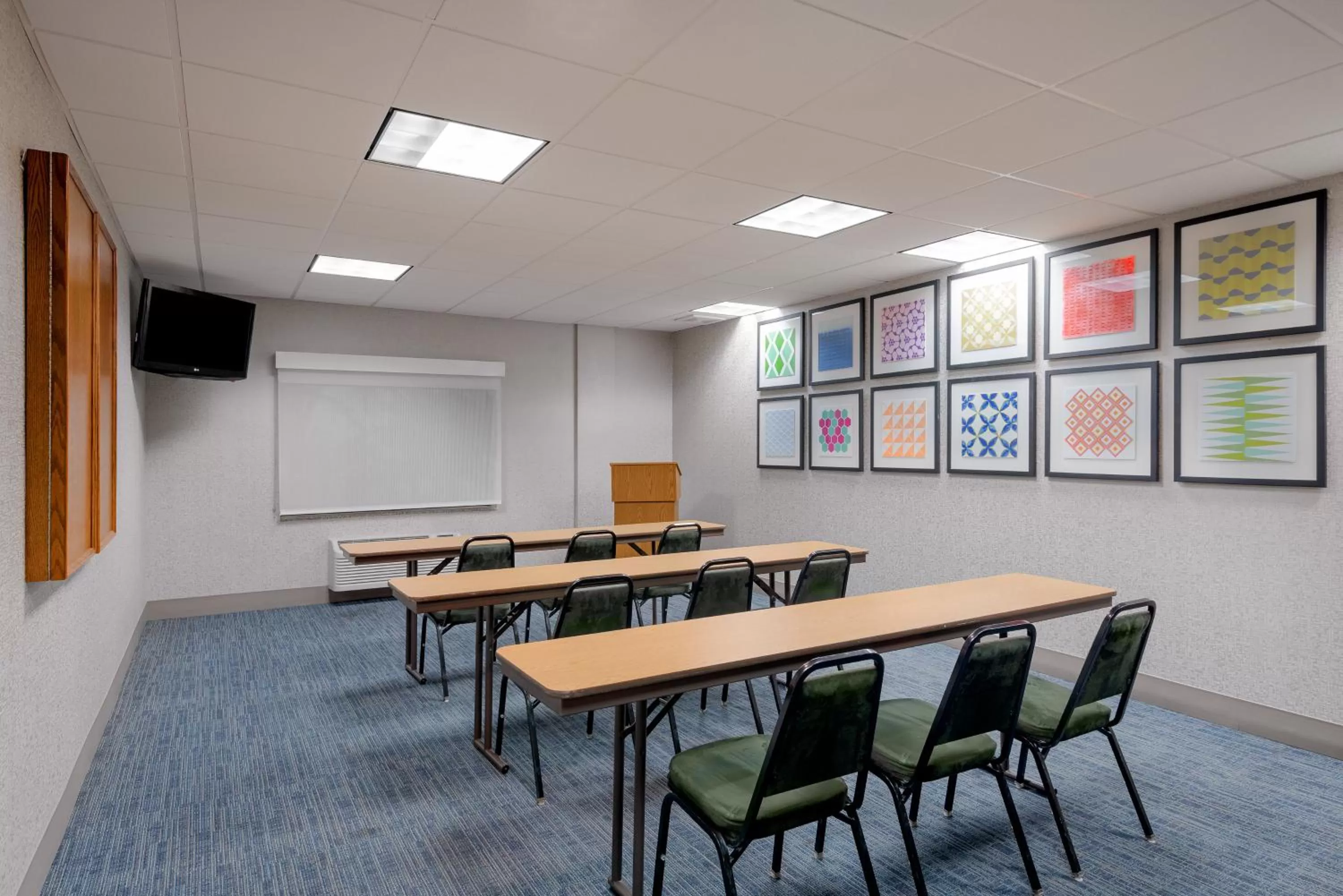 Meeting/conference room in Holiday Inn Express & Suites Rocky Mount Smith Mountain Lake, an IHG Hotel