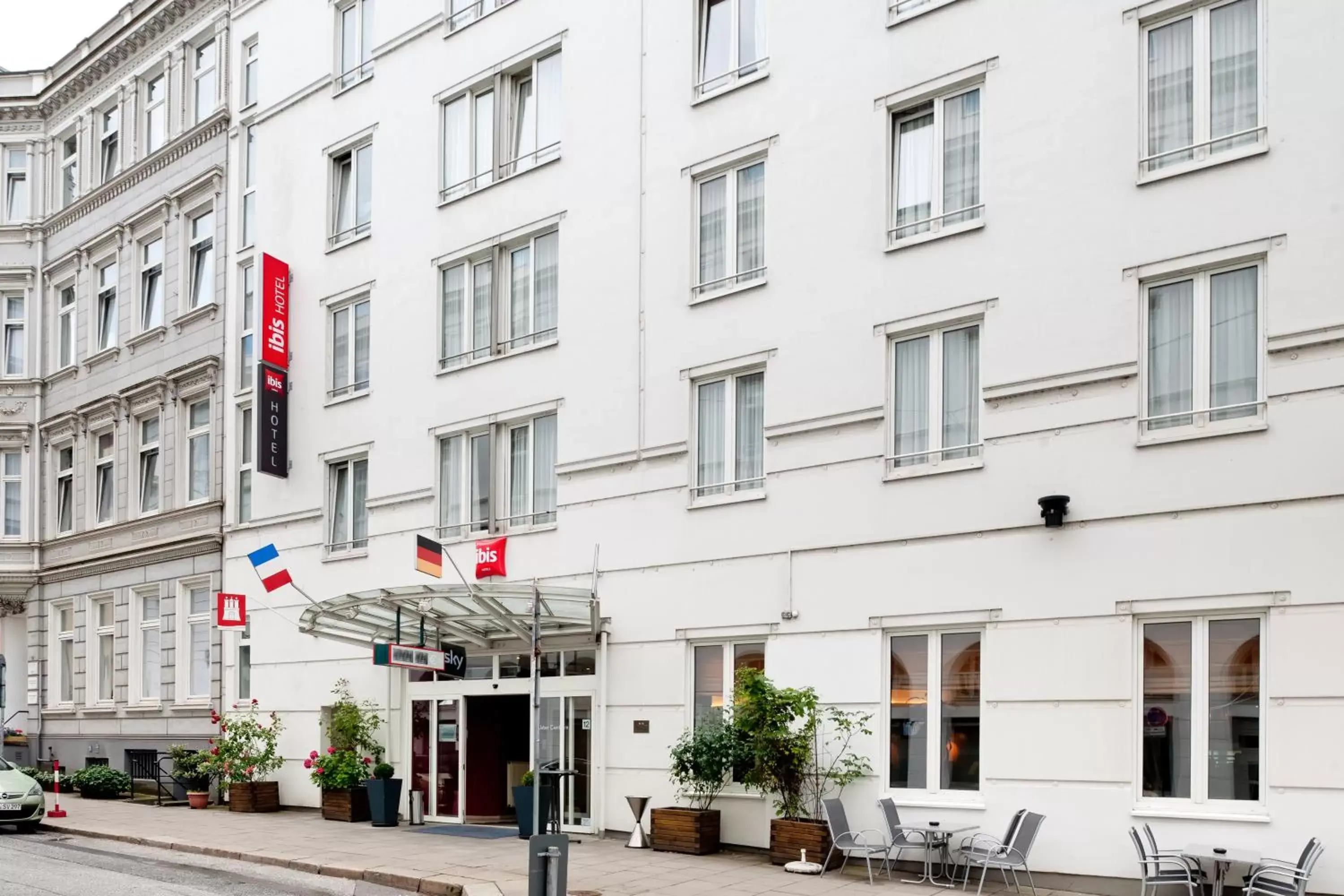 Facade/entrance, Property Building in ibis Hotel Hamburg Alster Centrum