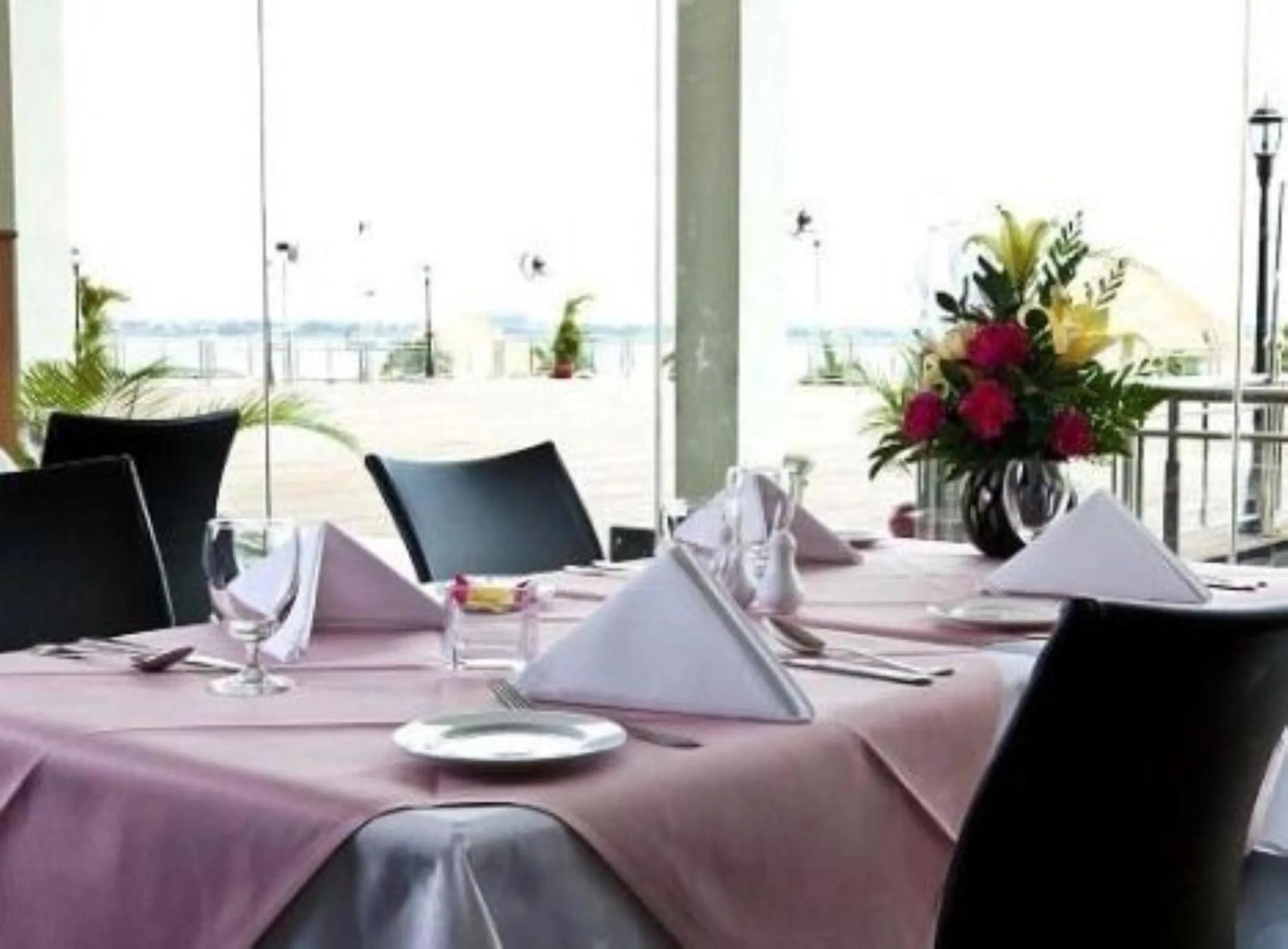 Restaurant/places to eat in Hotel Cambodiana