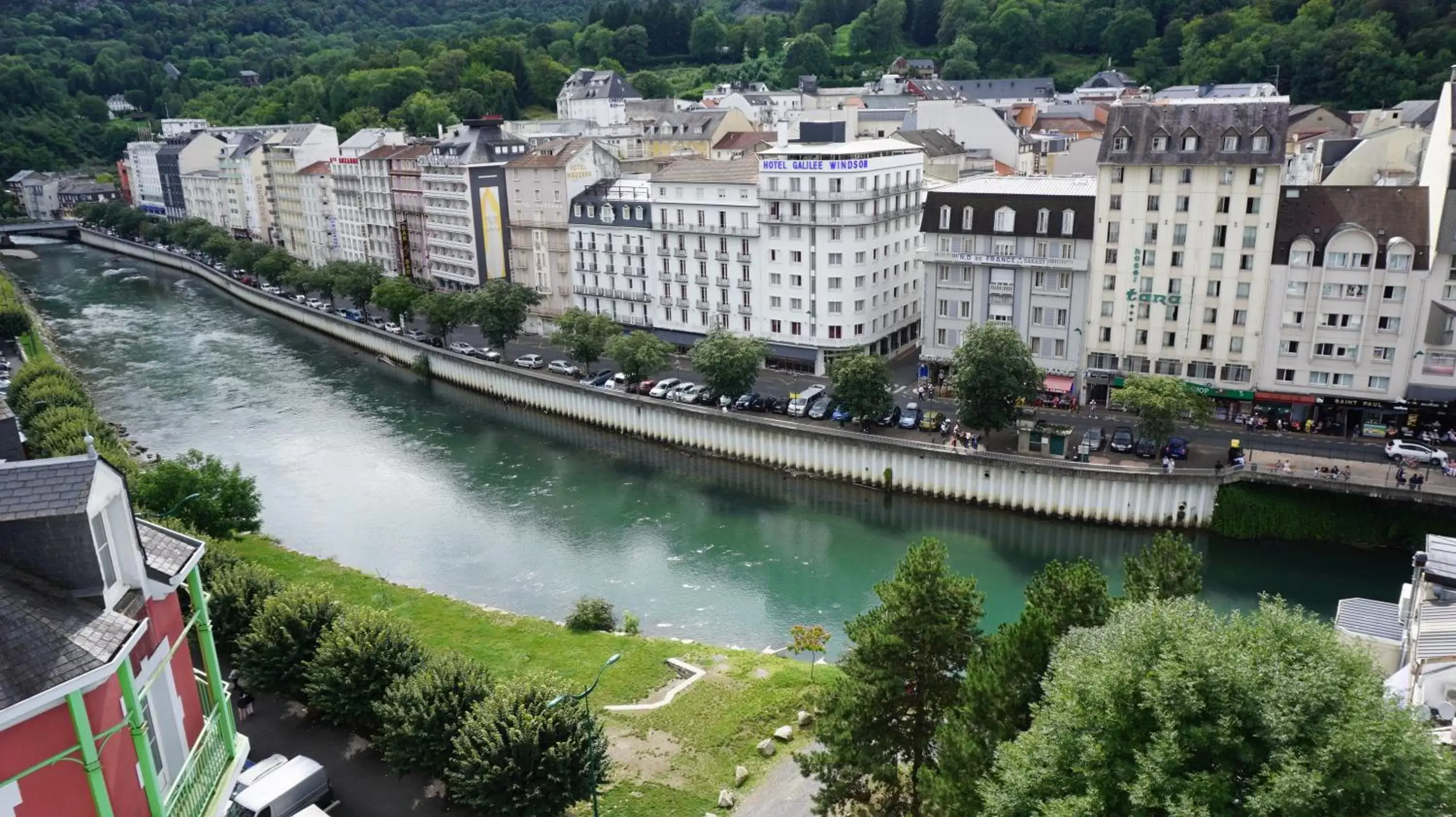 Bird's eye view, Neighborhood in Mercure Lourdes Impérial