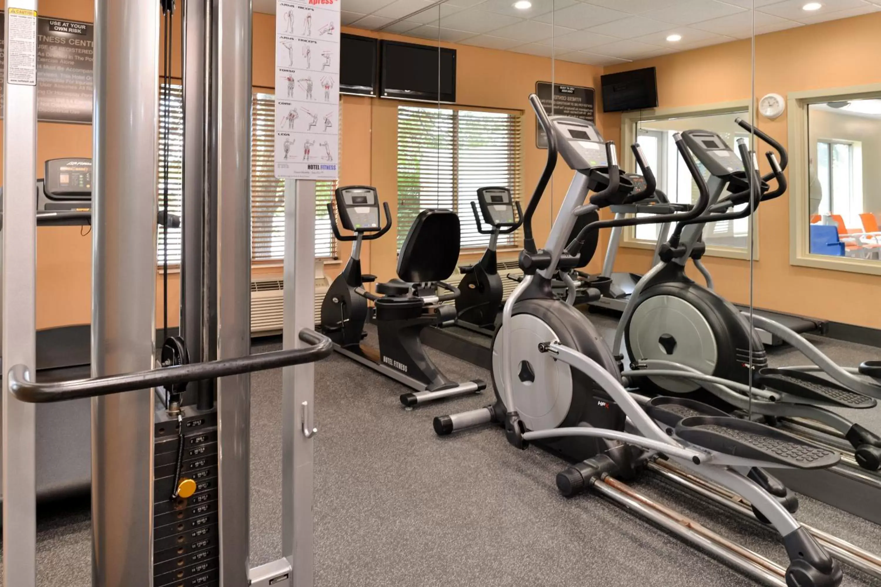 Fitness centre/facilities in Holiday Inn Express Hotel & Suites Cincinnati-Blue Ash by IHG Fitness centre/facilities in Holiday Inn Express Hotel & Suites Cincinnati-Blue Ash by IHG