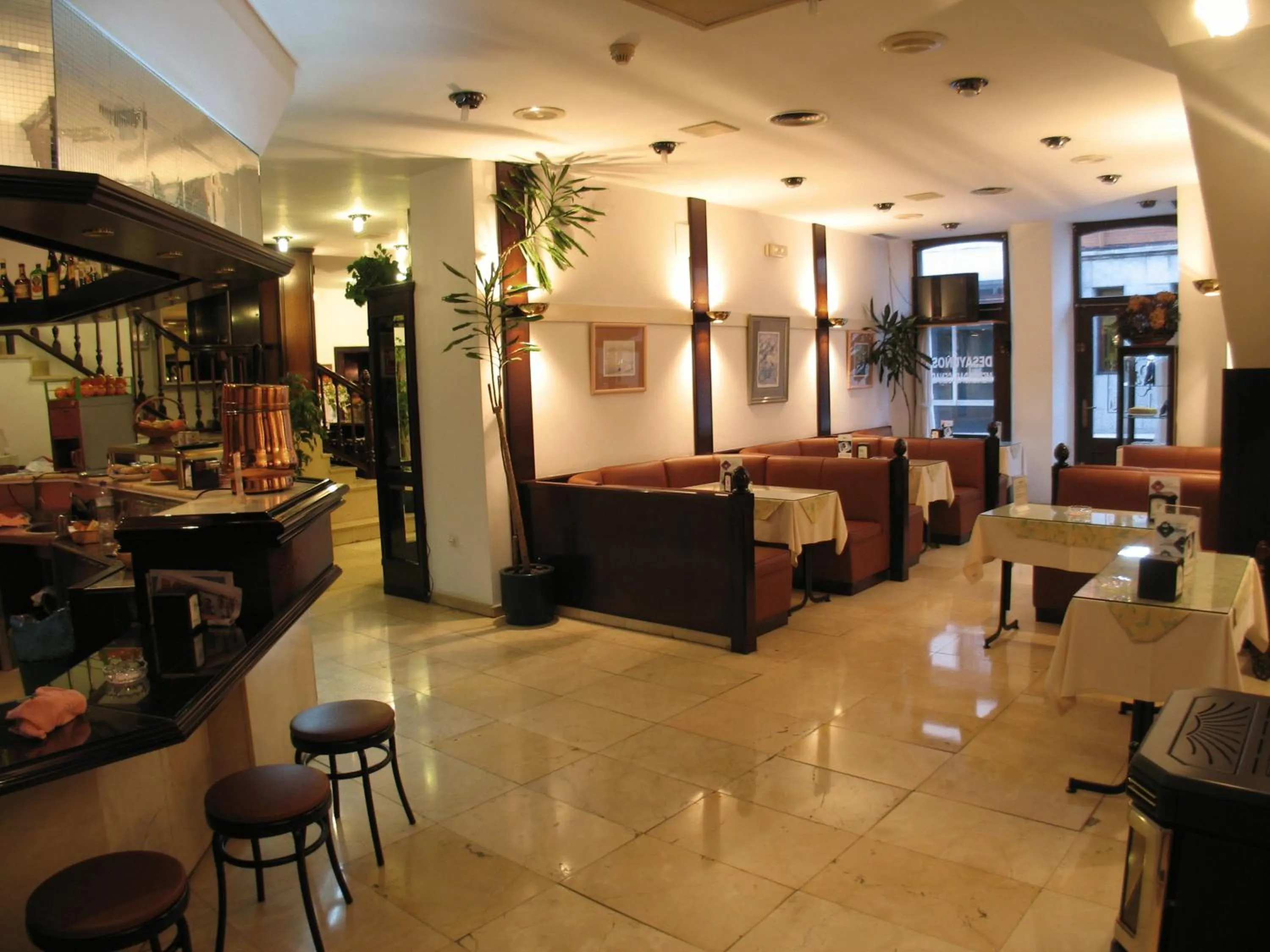Restaurant/places to eat in Gran Hotel Paraiso