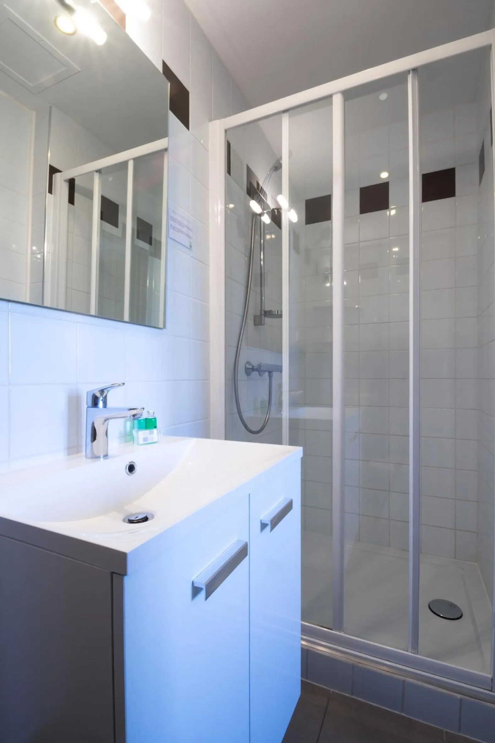 Shower in Hôtel de la Plage