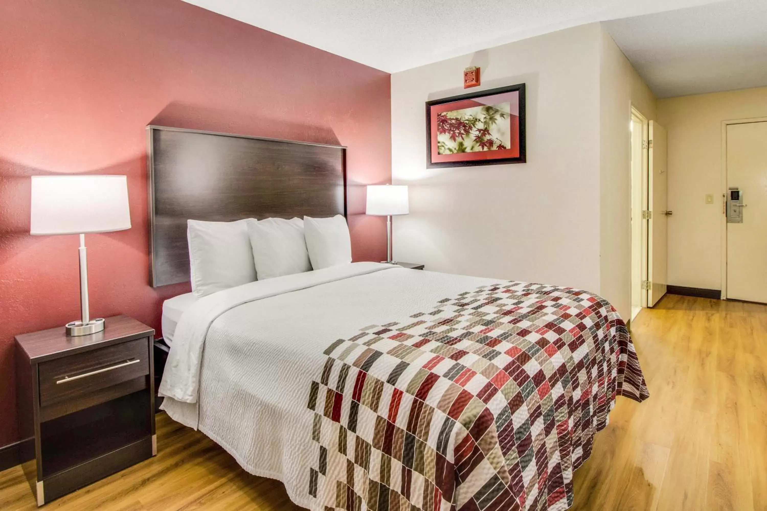 Photo of the whole room, Bed in Red Roof Inn Franklin, KY