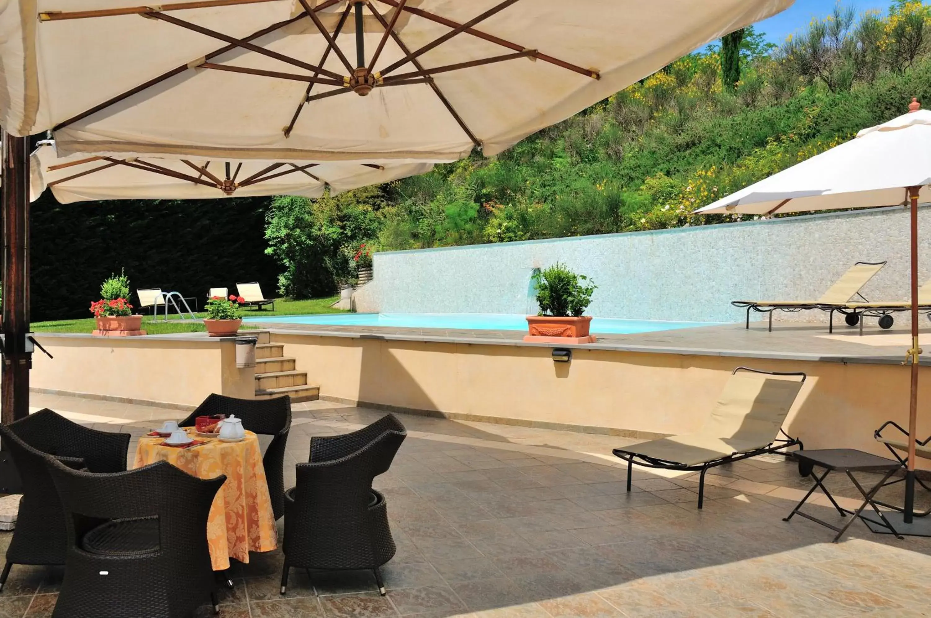 Swimming Pool in Hotel La Colonna