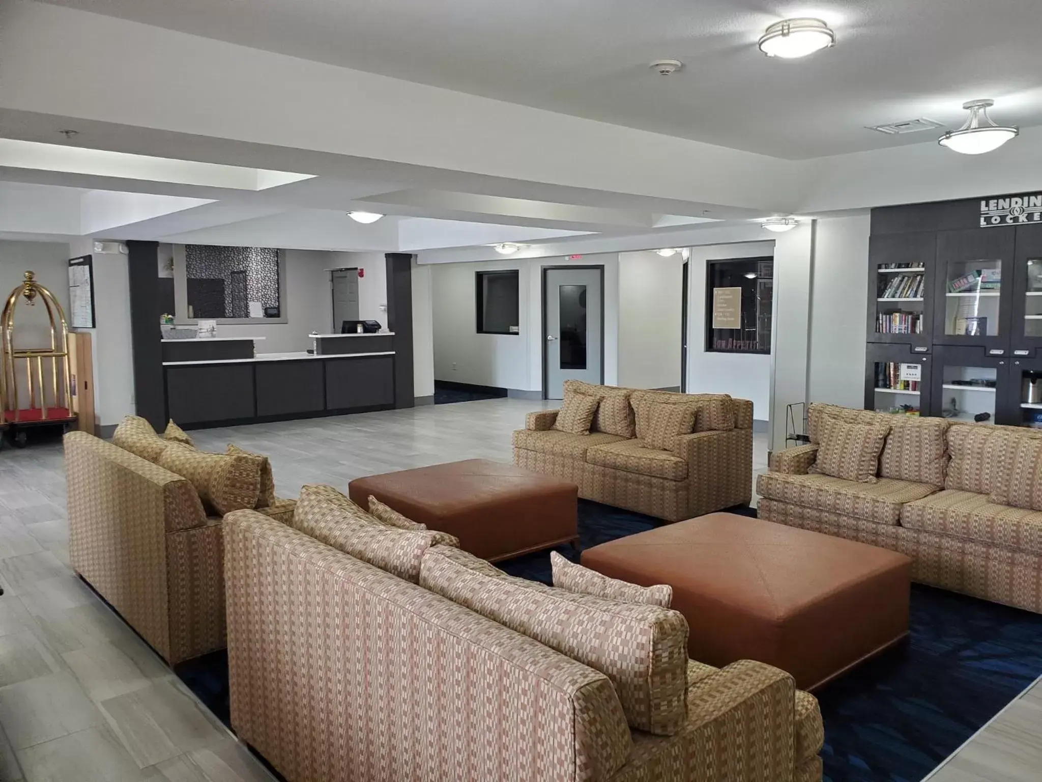 Lobby or reception, Seating Area in Candlewood Suites Knoxville Airport-Alcoa, an IHG Hotel