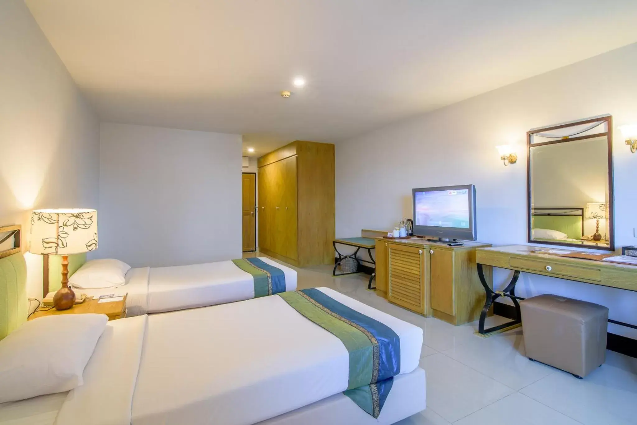 Superior Twin Room with Sea View in Golden Beach Cha-Am Hotel