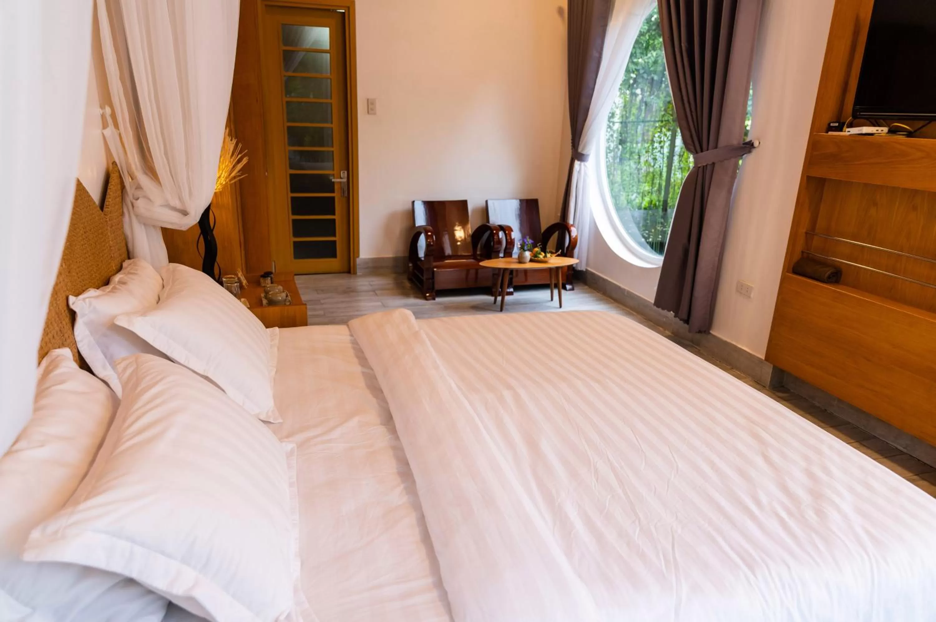 Bedroom, Bed in Binh Minh Eco Lodge