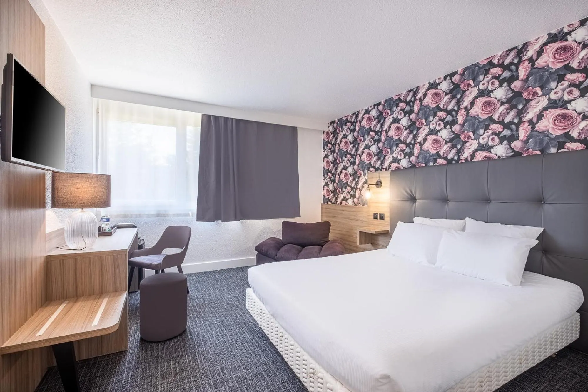 Photo of the whole room, Bed in Hôtel Akena Poitiers Nord Futuroscope