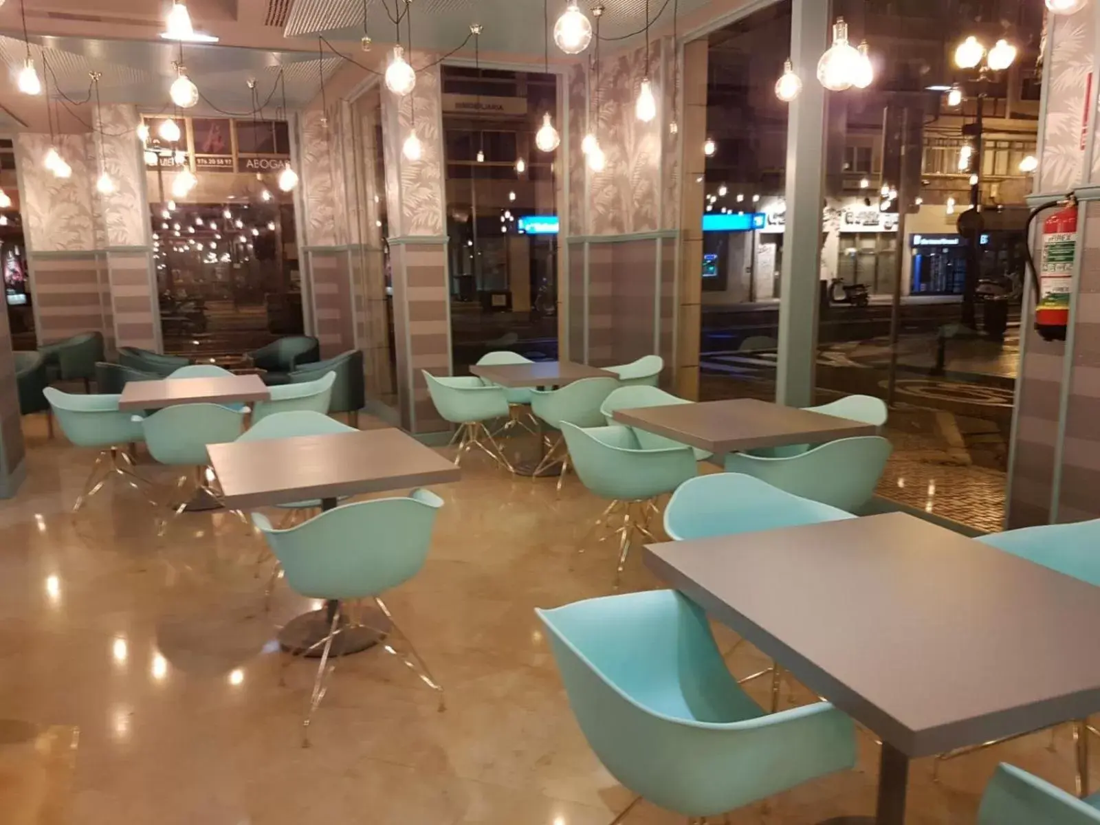 Restaurant/places to eat, Lounge/Bar in Silken Reino de Aragón