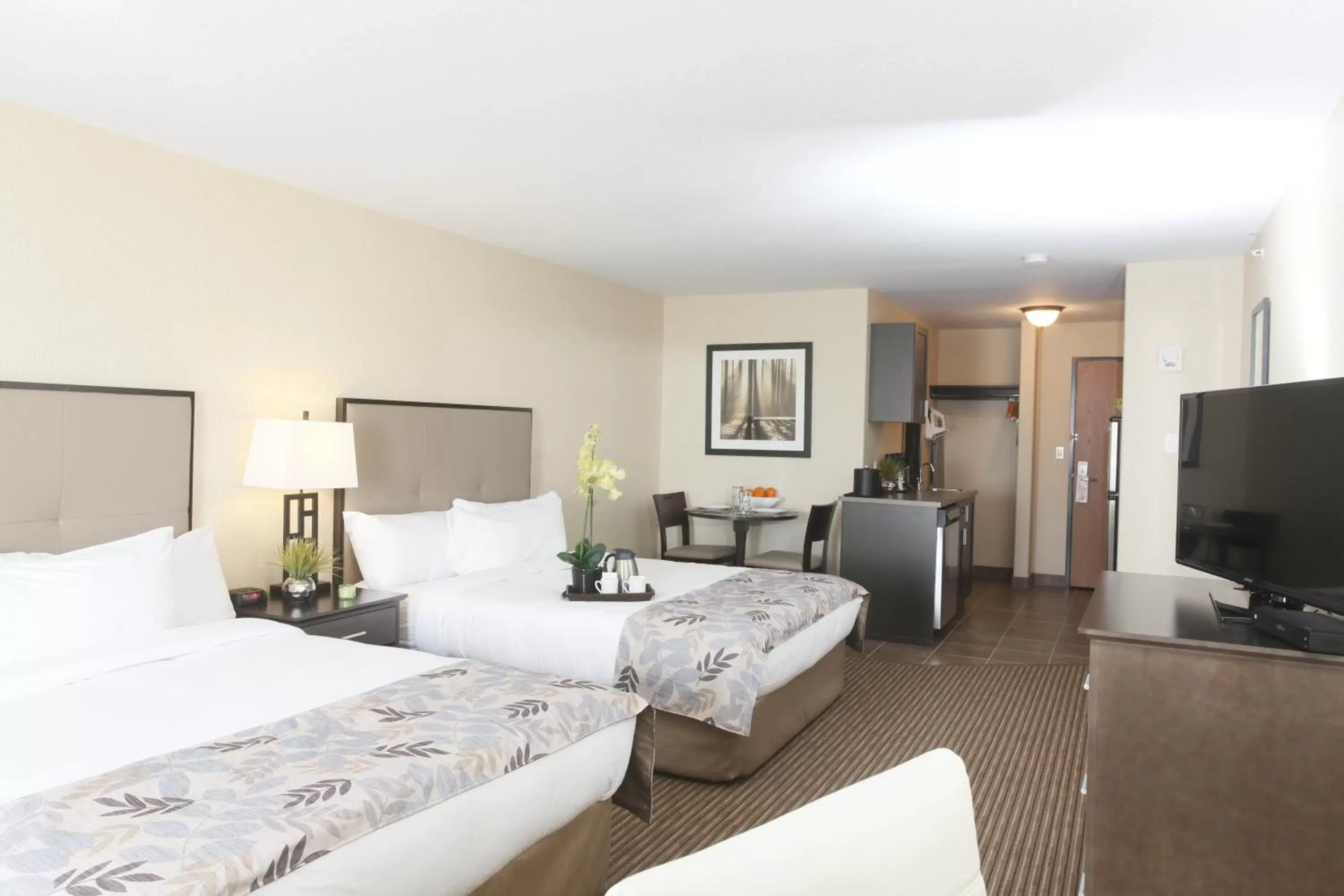 Queen Room with Two Queen Beds in Pomeroy Inn & Suites at Olds College Queen Room with Two Queen Beds in Pomeroy Inn & Suites at Olds College