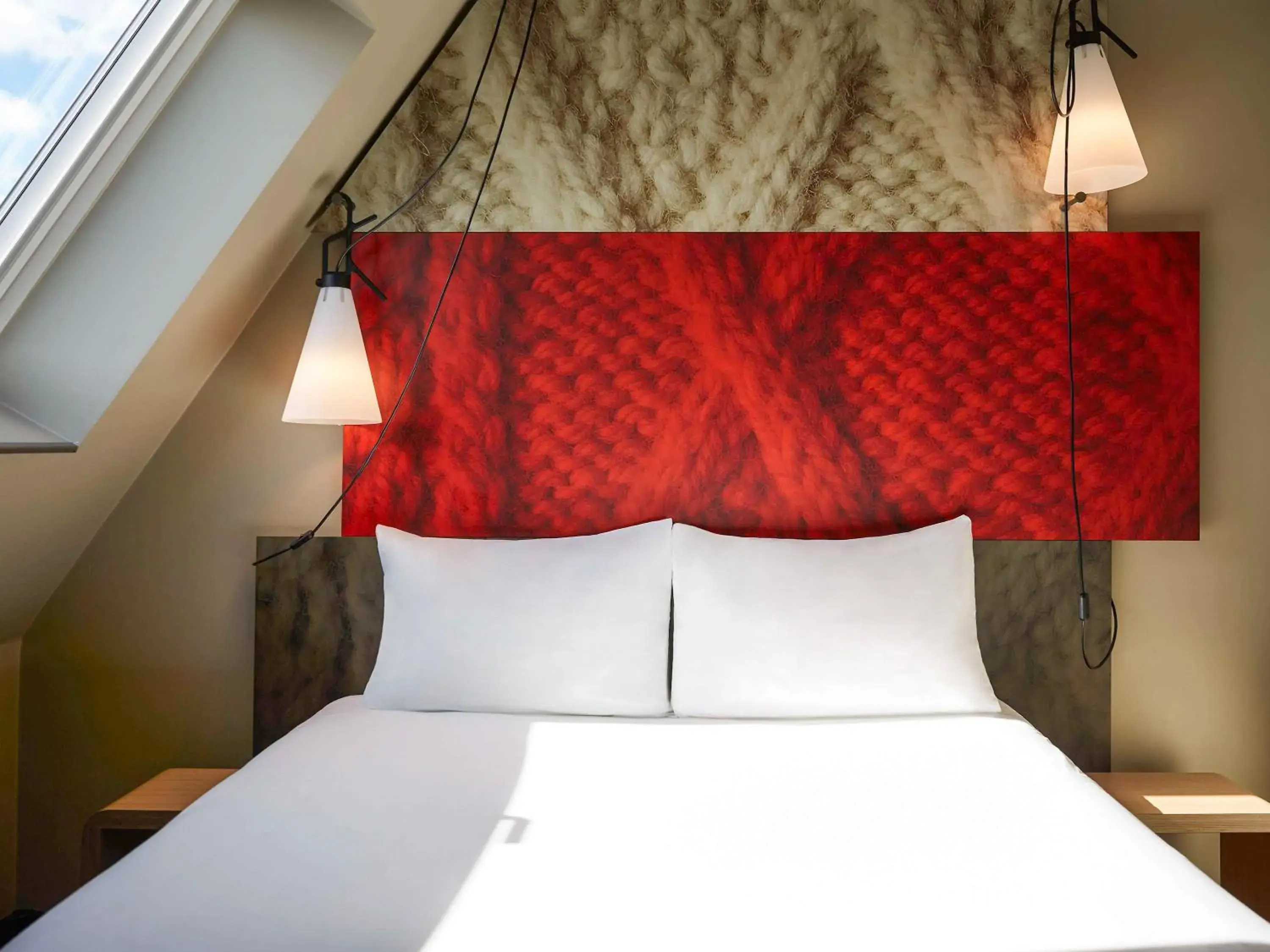Bedroom, Bed in ibis Paris Canal Saint Martin