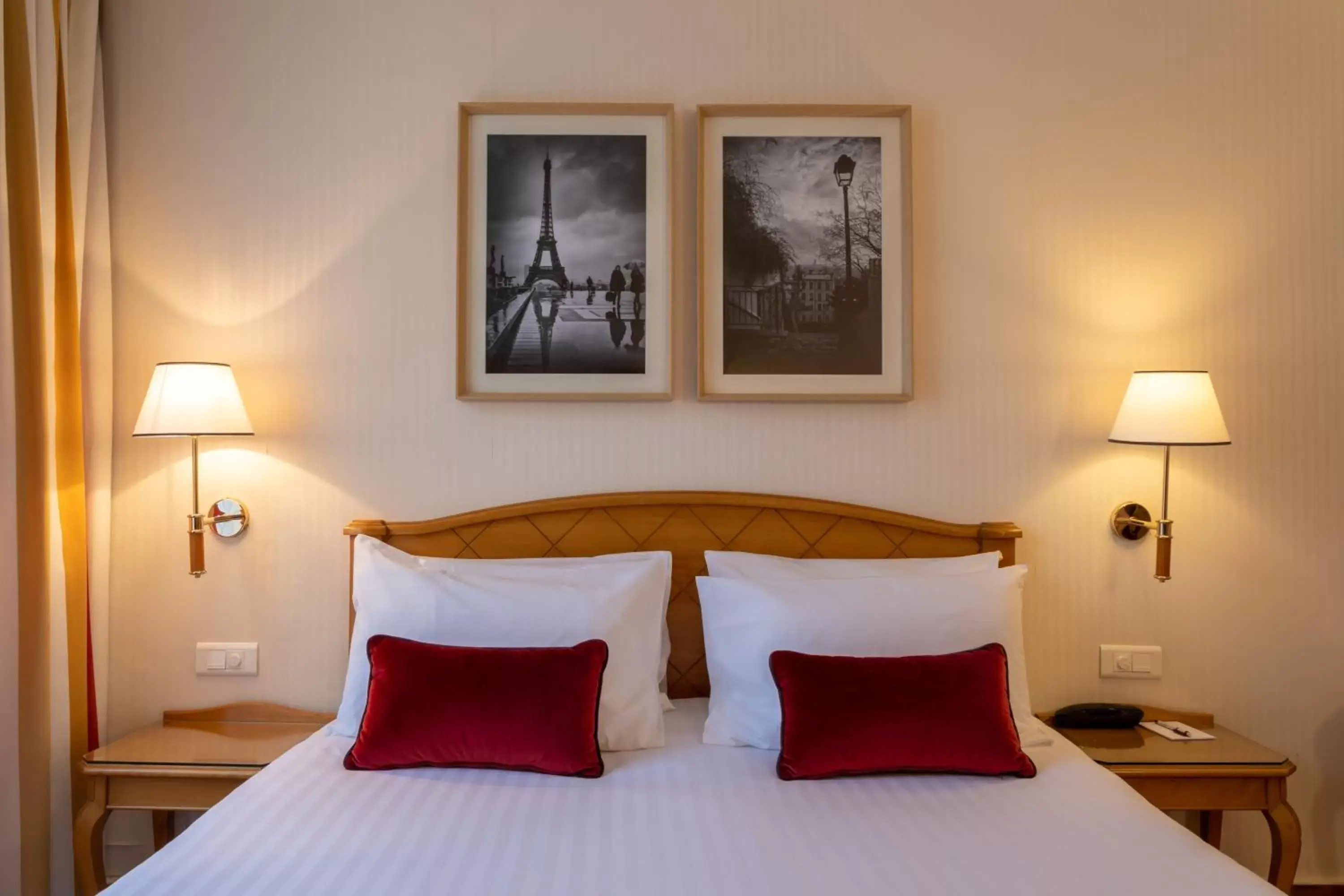 Superior Double Room in Hotel Etats Unis Opera Superior Double Room in Hotel Etats Unis Opera