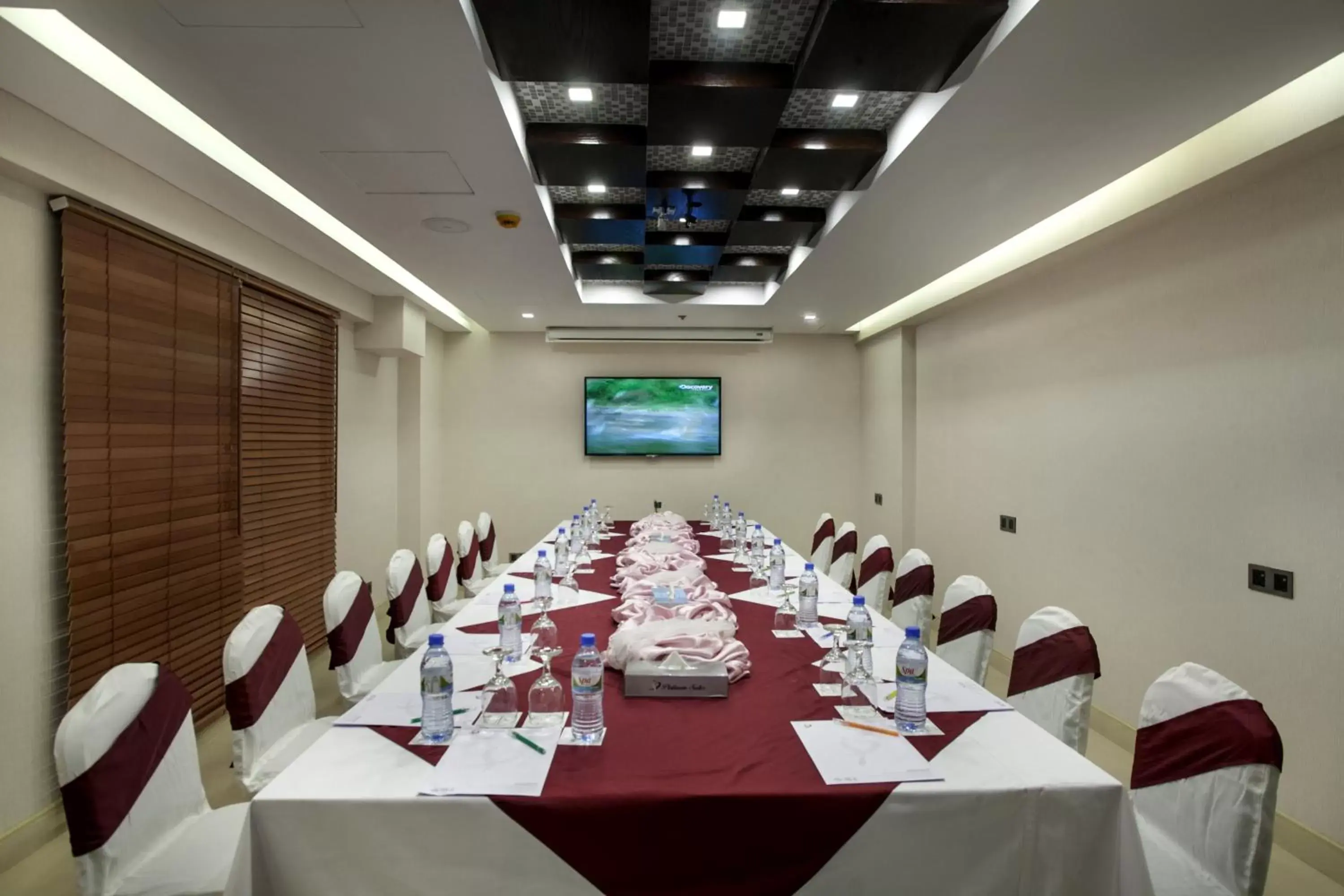 Meeting/conference room, Restaurant/Places to Eat in Platinum Grand