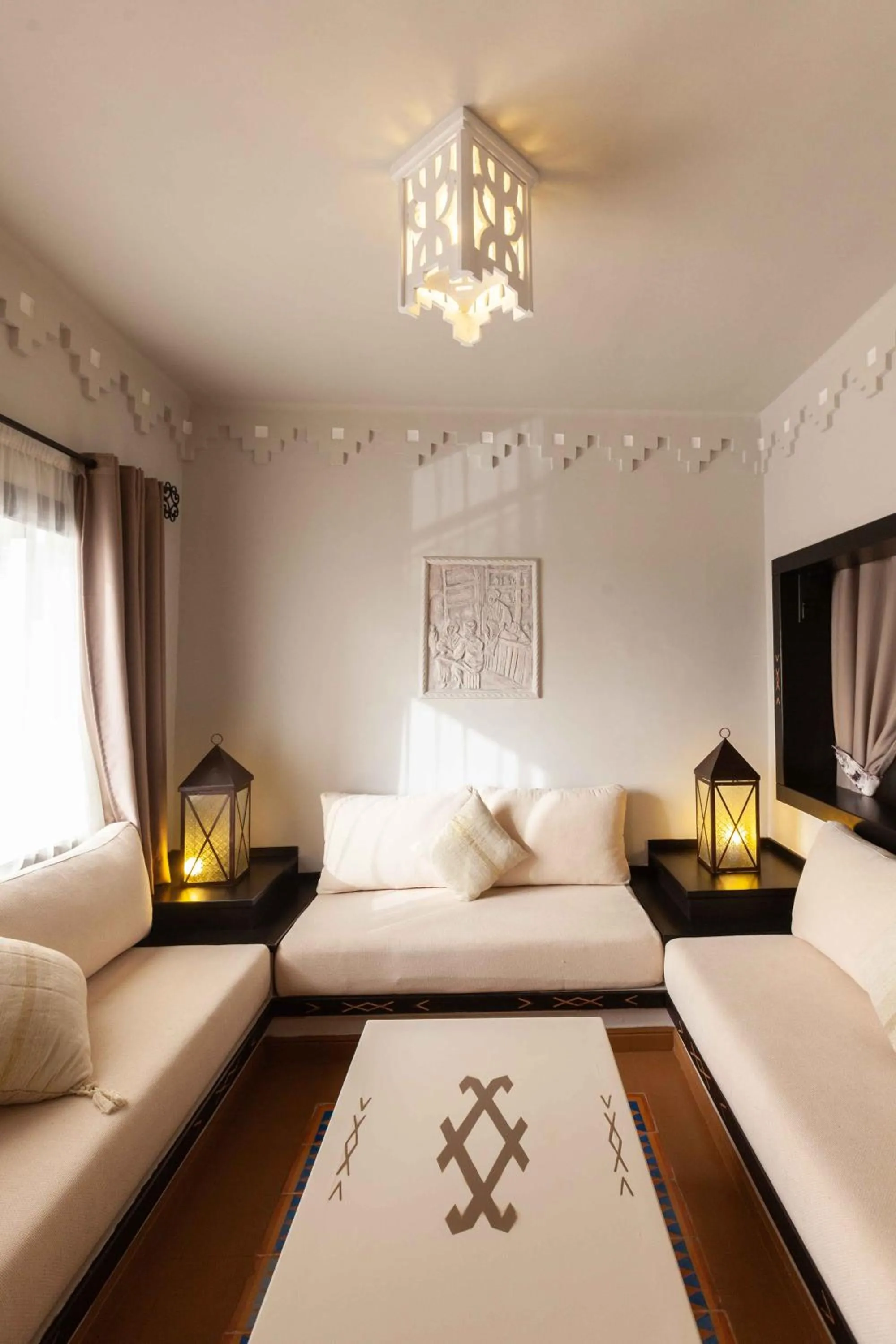 Living room, Bed in Borjs Hotel Suites & Spa