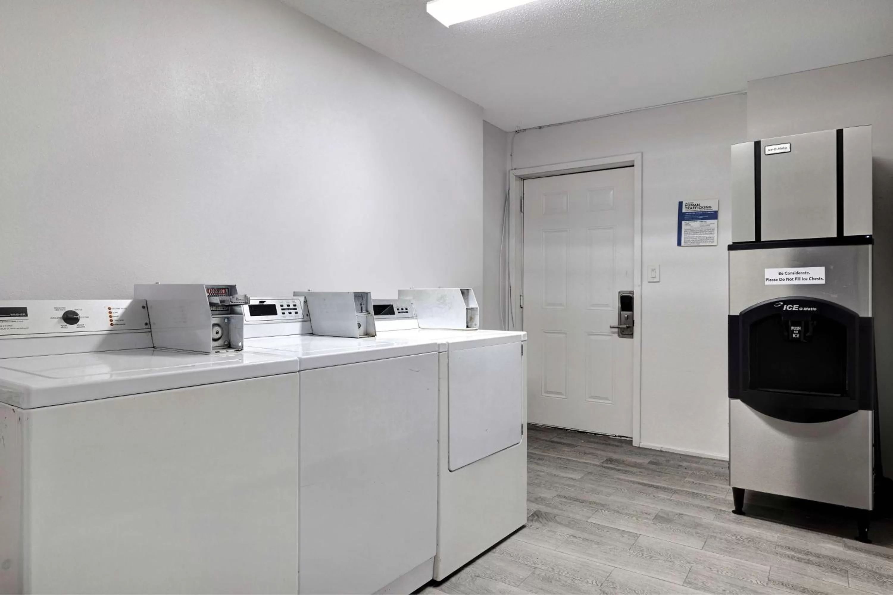 Property building in Crestview Inn