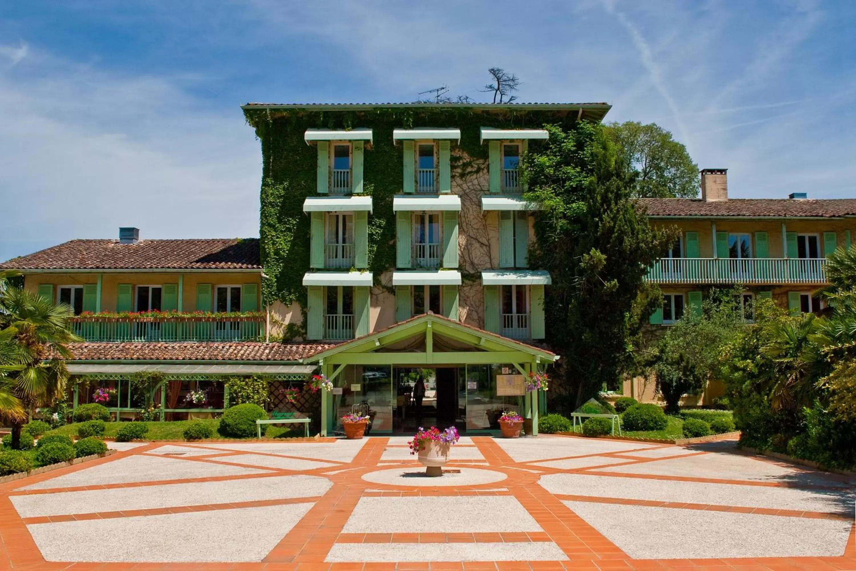 Facade/entrance, Property Building in Logis Domaine de Fompeyre