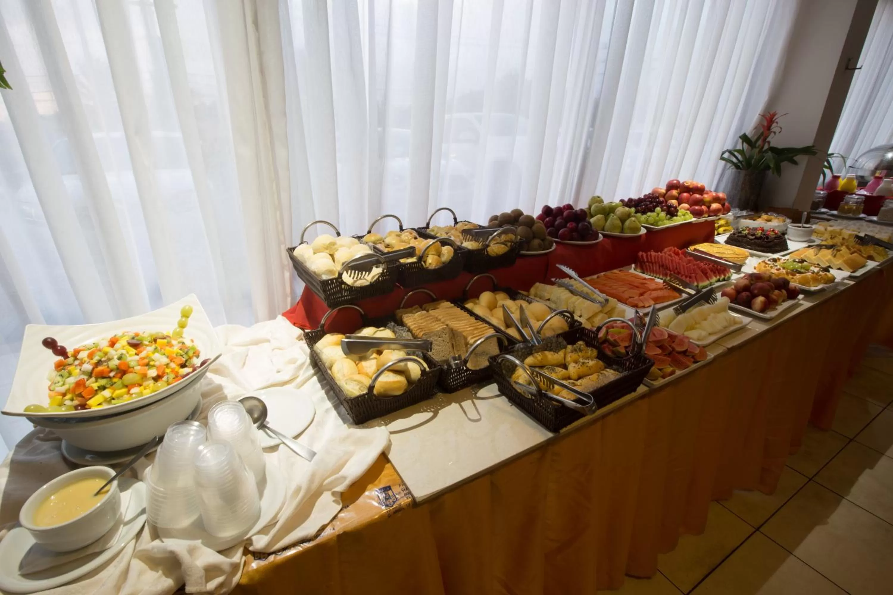 Buffet breakfast in Catussaba Business Hotel