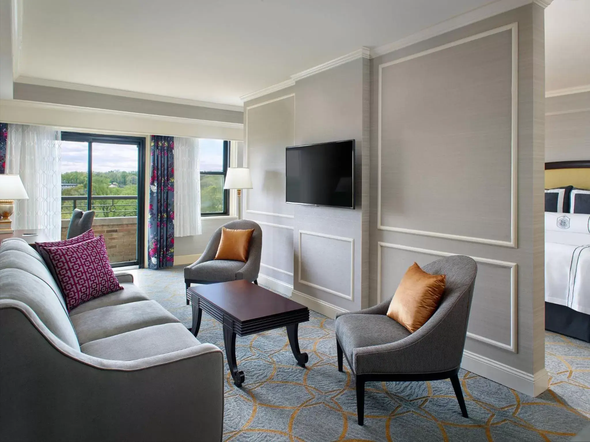 Photo of the whole room, Seating Area in Omni Shoreham Hotel