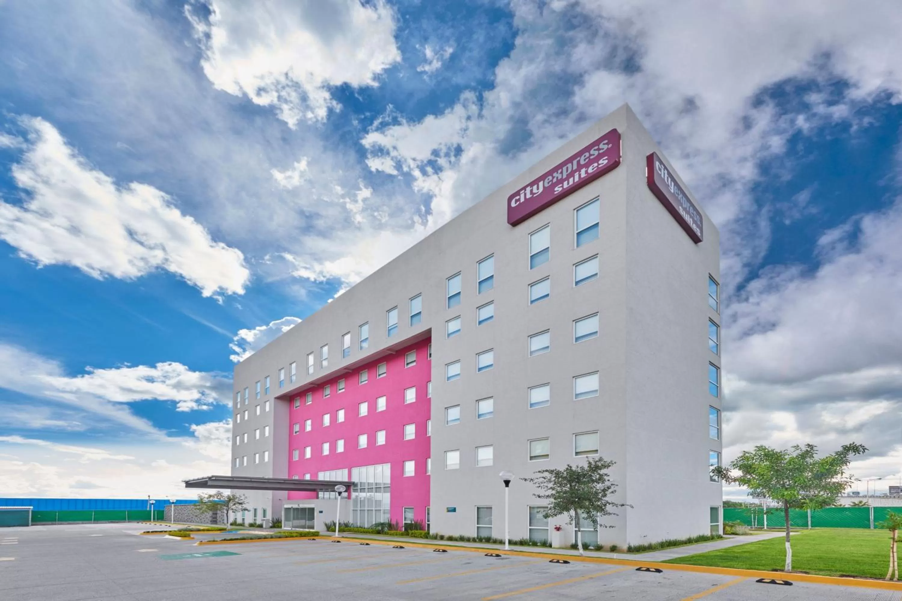 Property Building in City Express Suites by Marriott Silao Aeropuerto