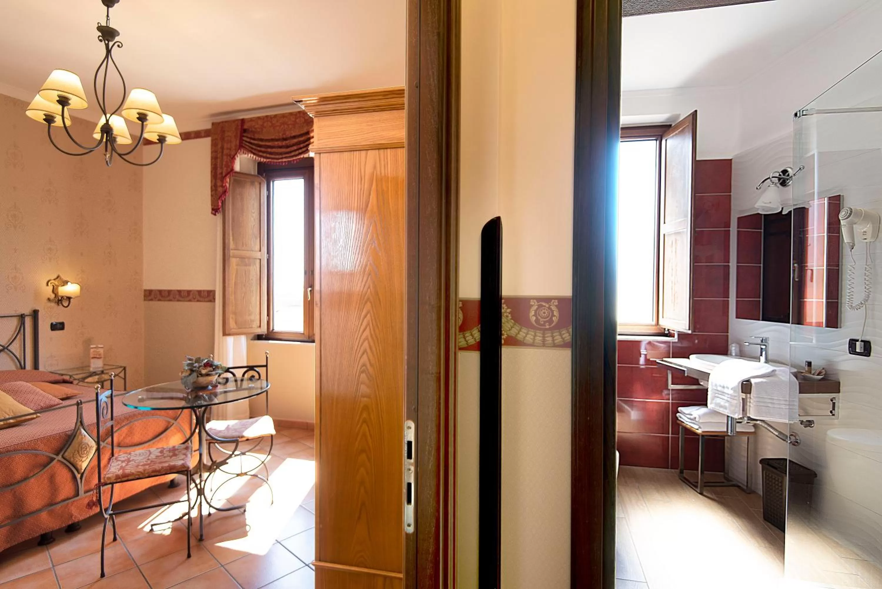 Bathroom in Pinto-Storey Hotel