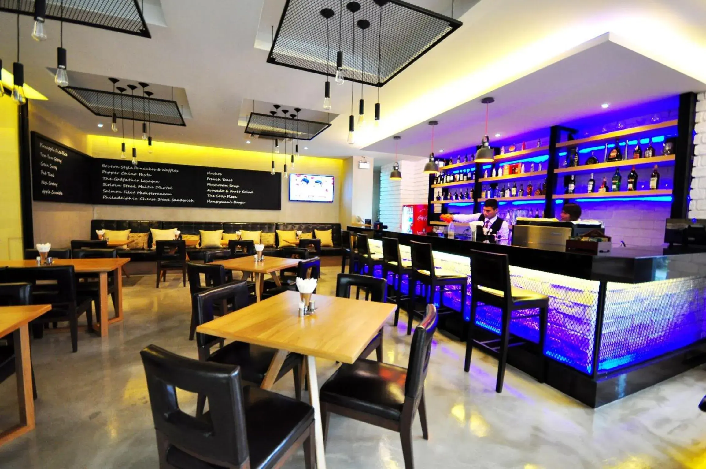 Restaurant/places to eat, Lounge/Bar in Parinda Hotel