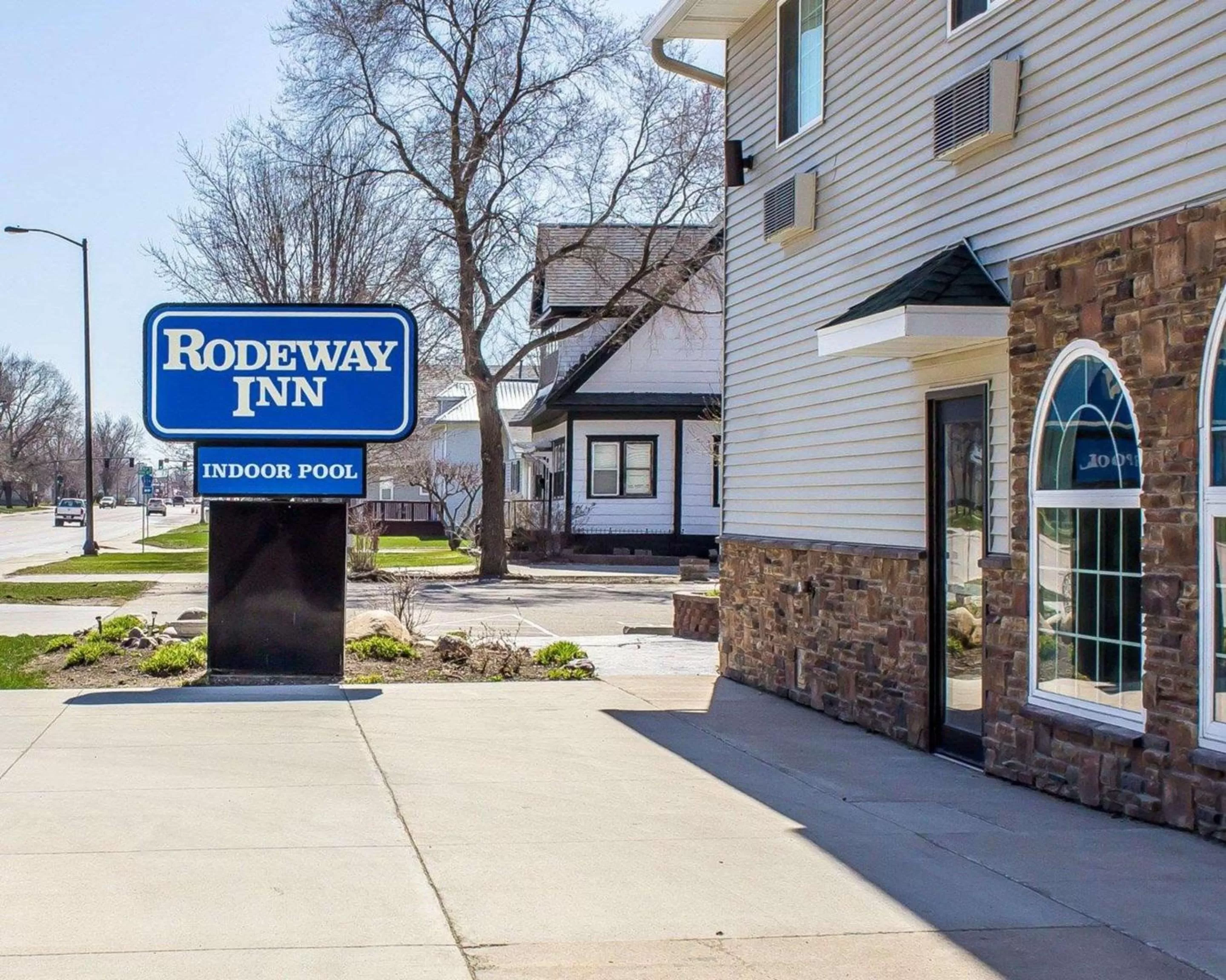 Property building in Rodeway Inn & Suites near Okoboji Lake