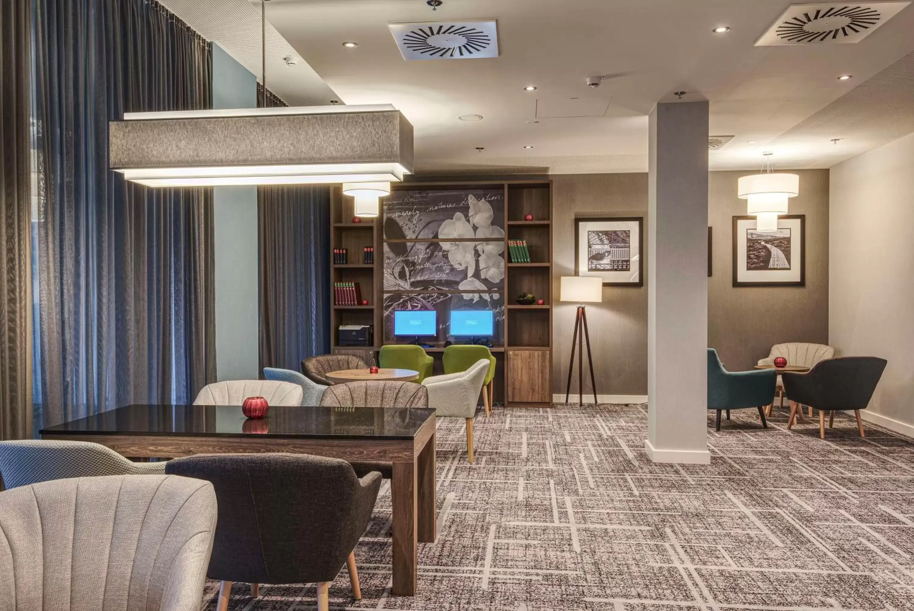 Business facilities, Seating Area in Hampton by Hilton Stuttgart City Centre