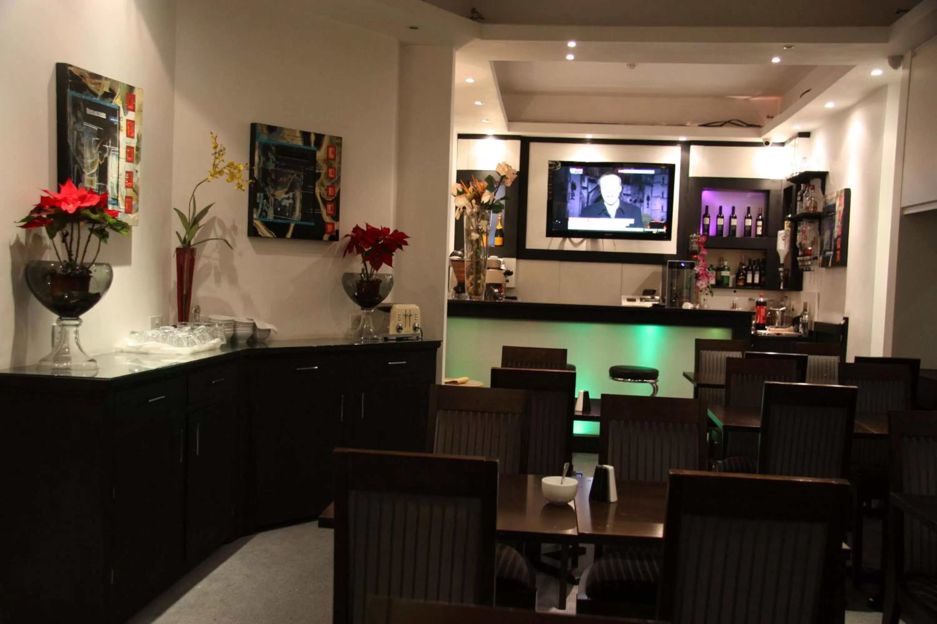 Restaurant/places to eat in KingswayPark Hotel at Park Avenue