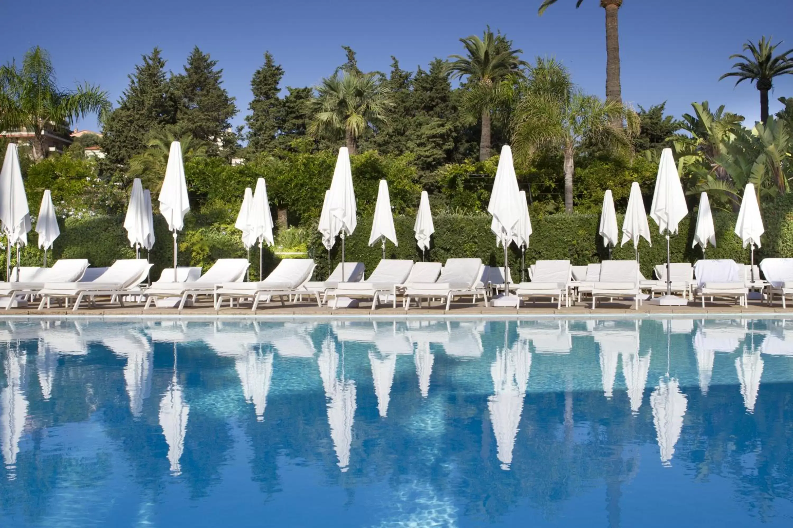 Day, Swimming Pool in Hotel Royal-Riviera