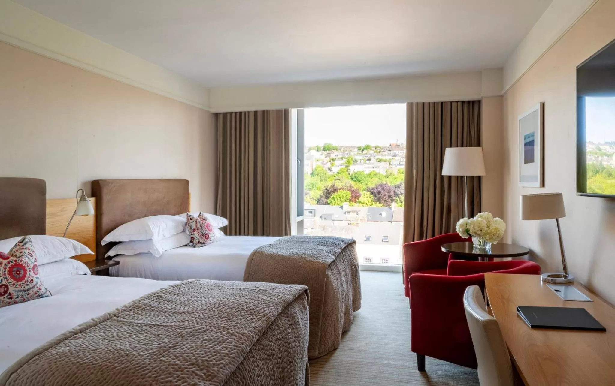 Photo of the whole room, Bed in The River Lee Hotel a member of The Doyle Collection