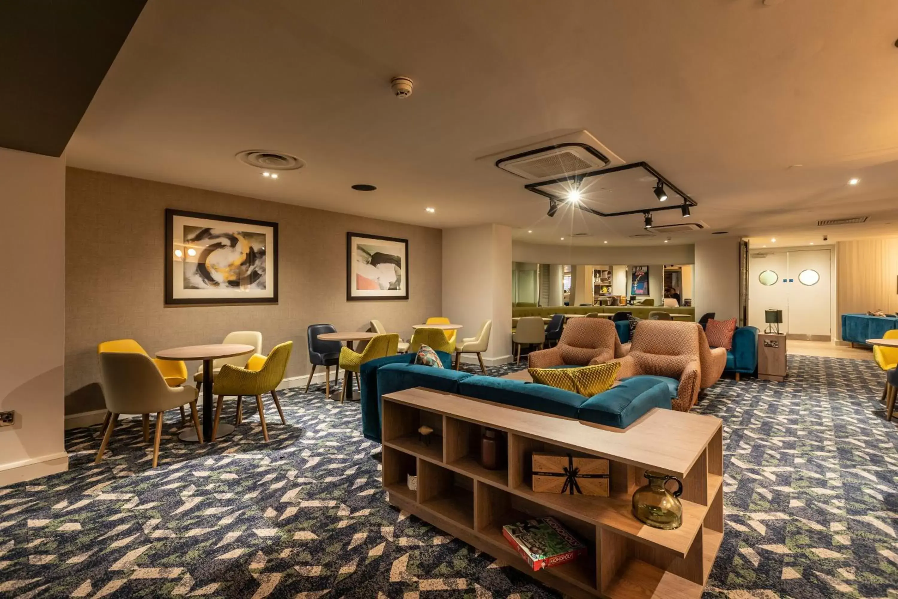 Property building, Seating Area in Holiday Inn London - Regent's Park, an IHG Hotel