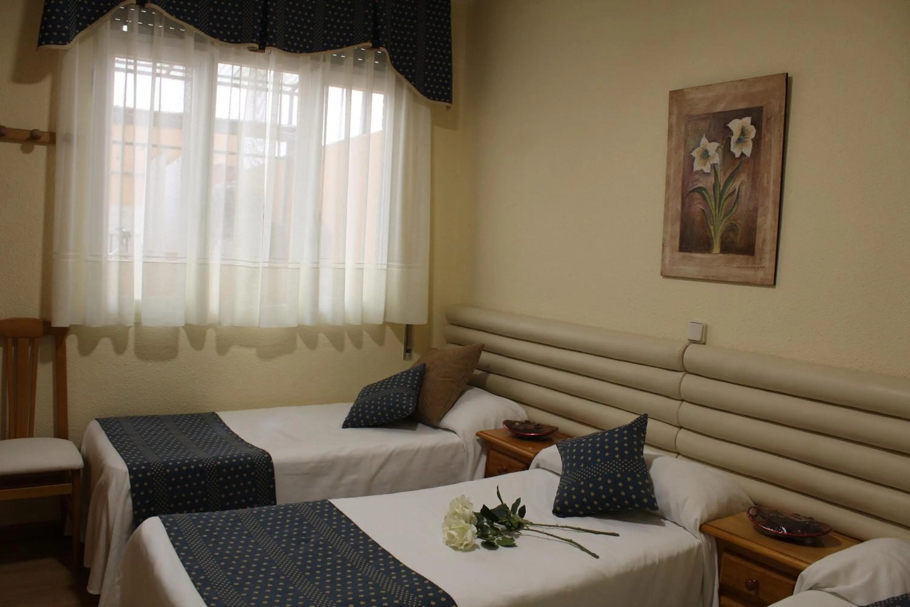 Bedroom, Bed in Hotel Cuatro Caños