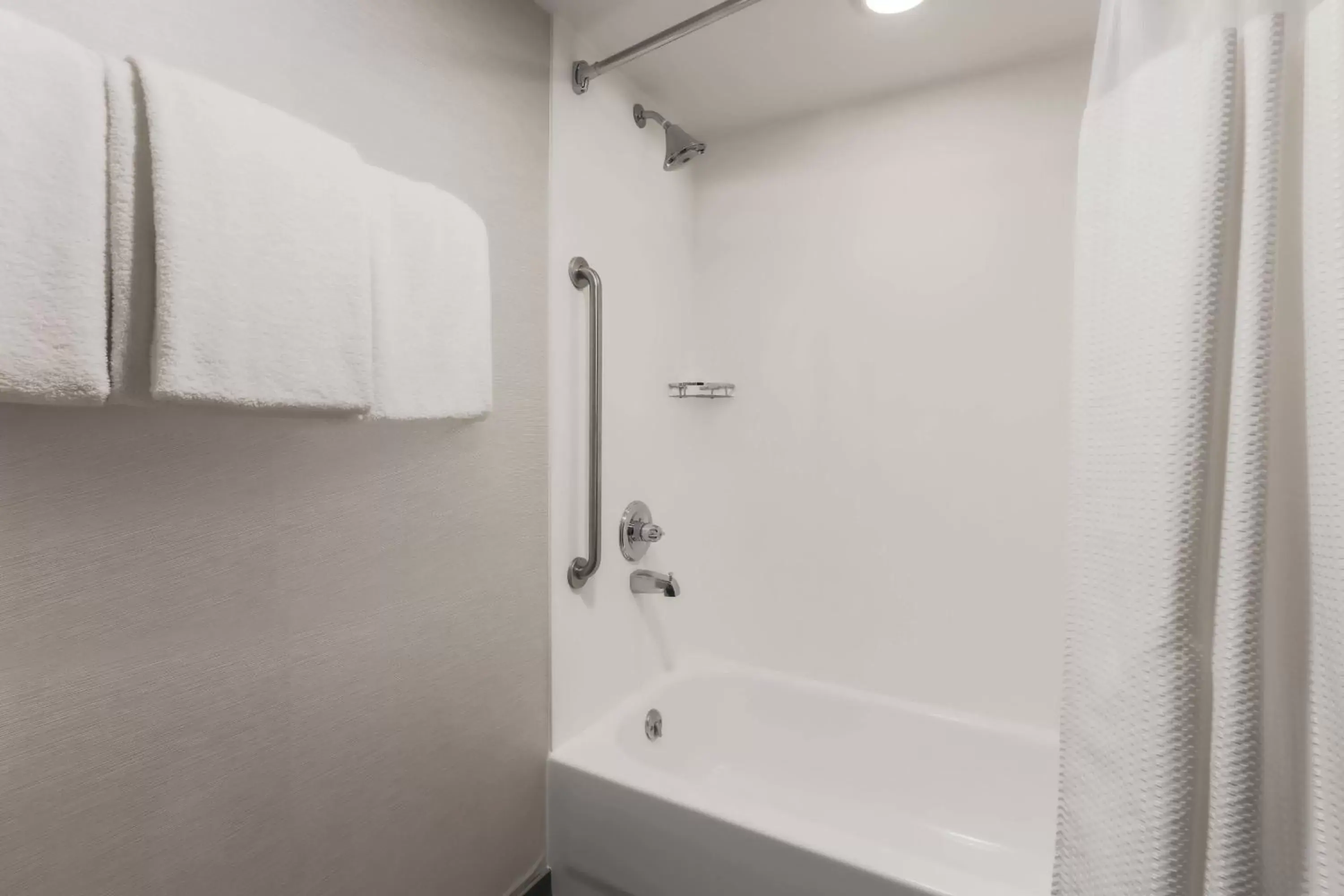 Bathroom in Courtyard by Marriott Boulder Broomfield