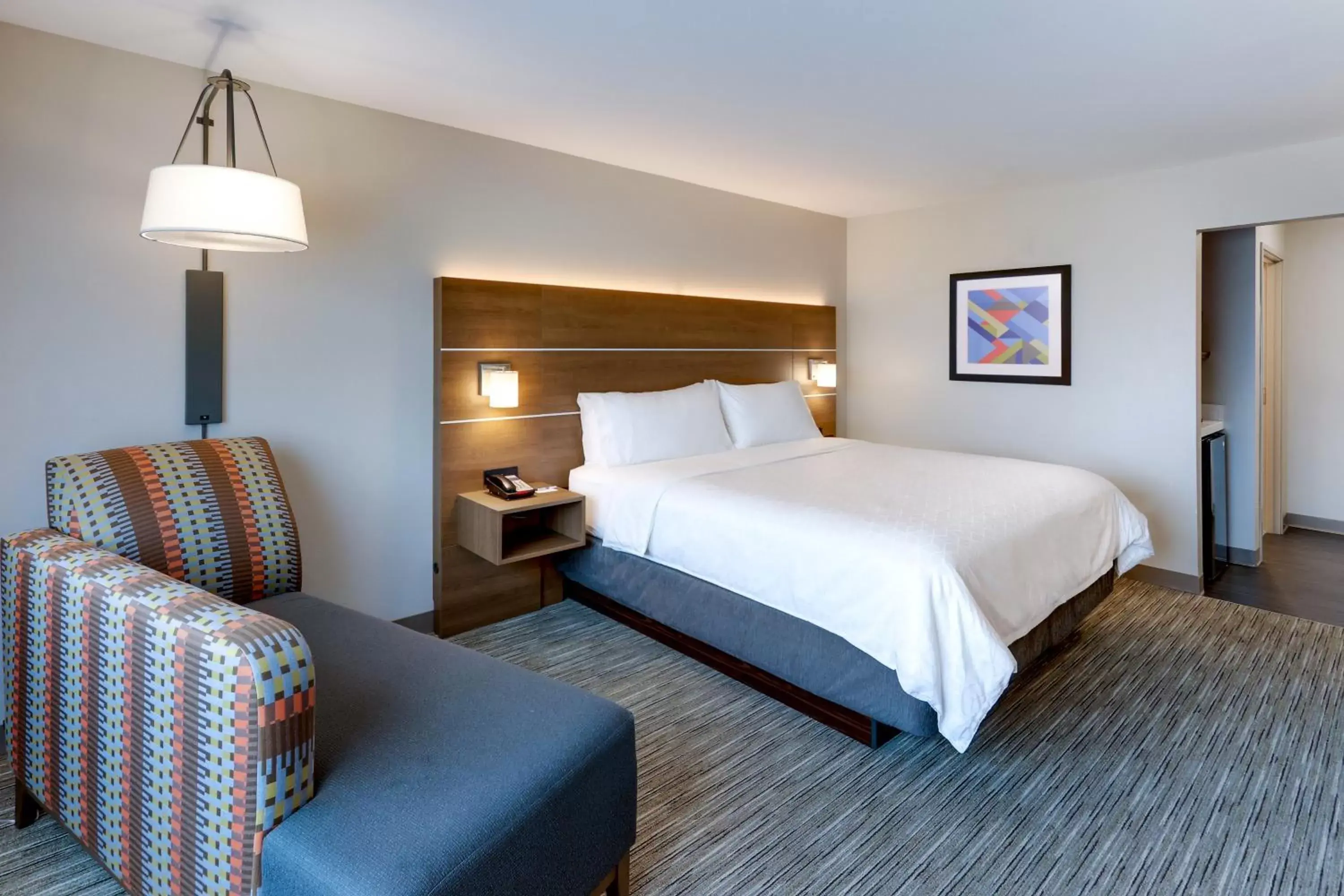 Bed in Holiday Inn Express & Suites - Middletown - Goshen, an IHG Hotel