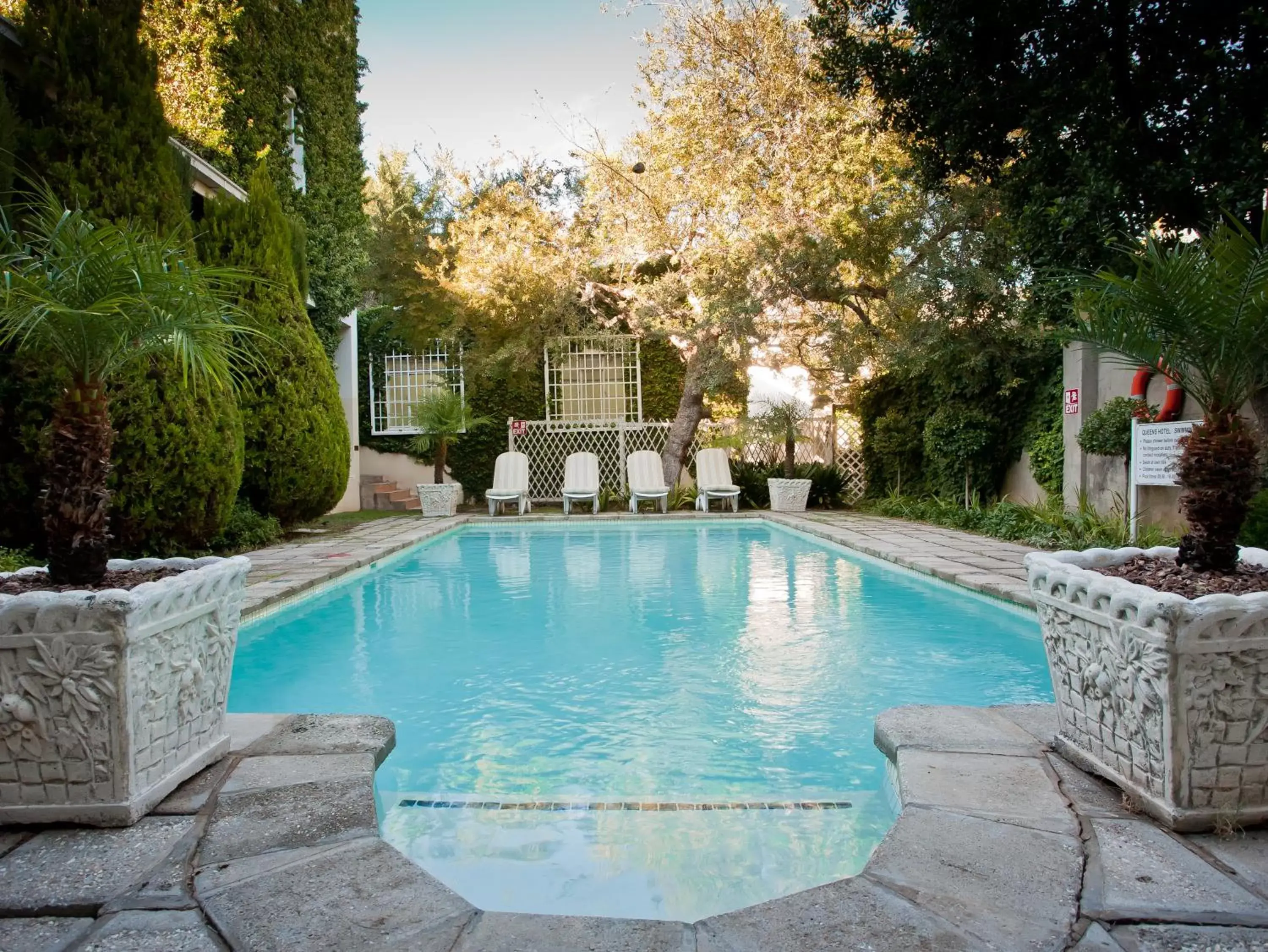 Swimming Pool in Queens Hotel by BON Hotels