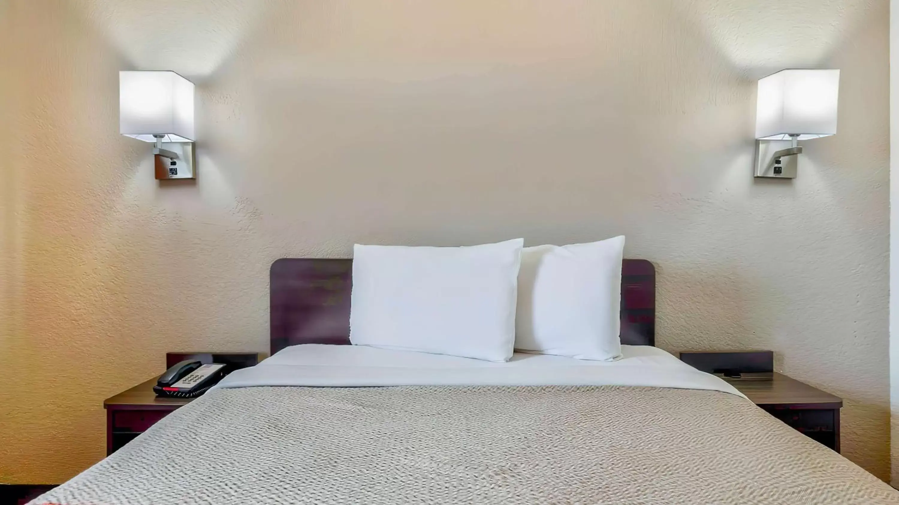 Bedroom, Bed in Motel 6-Santa Rosa, NM