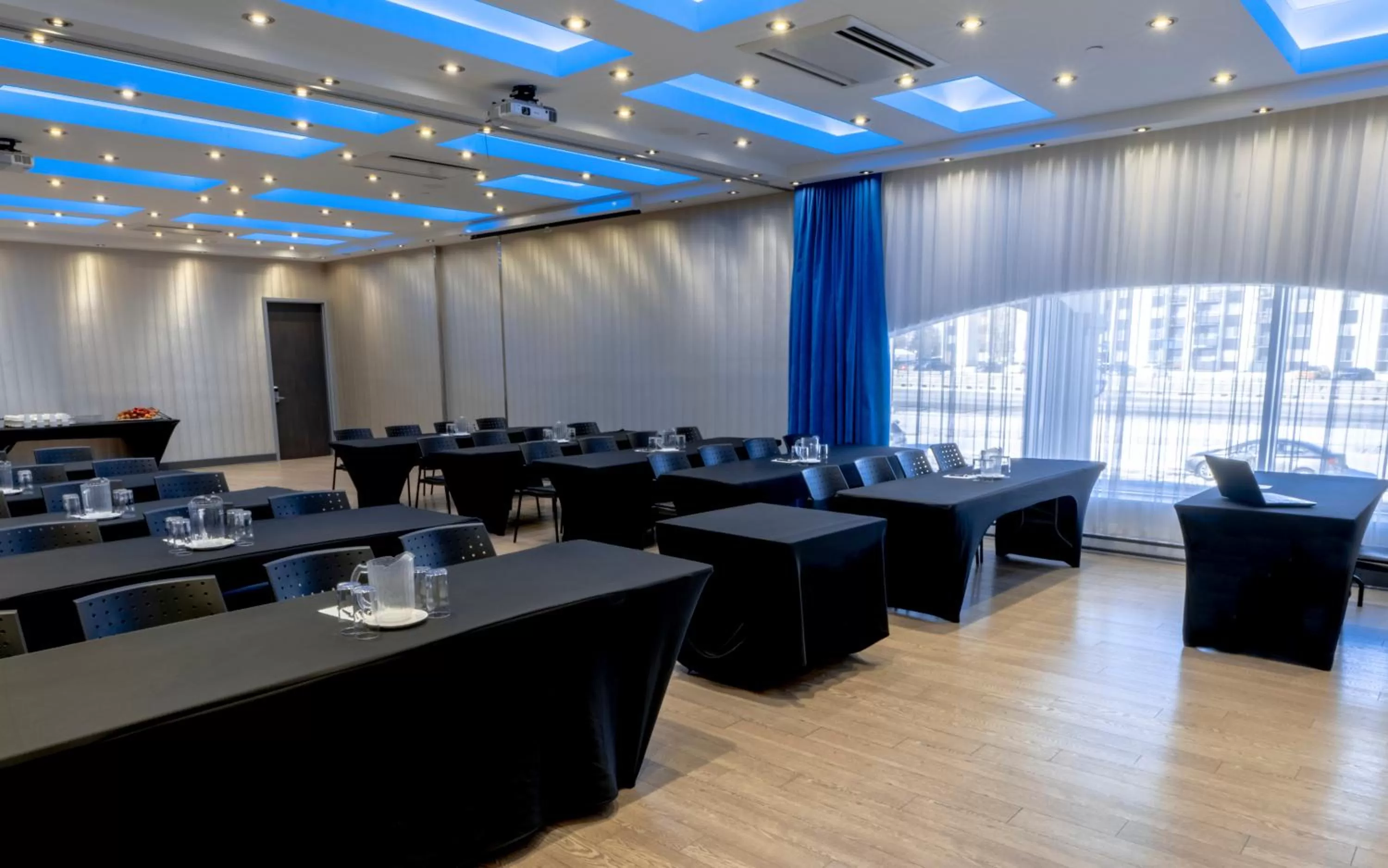 Business facilities in L'Hôtel Québec par JARO