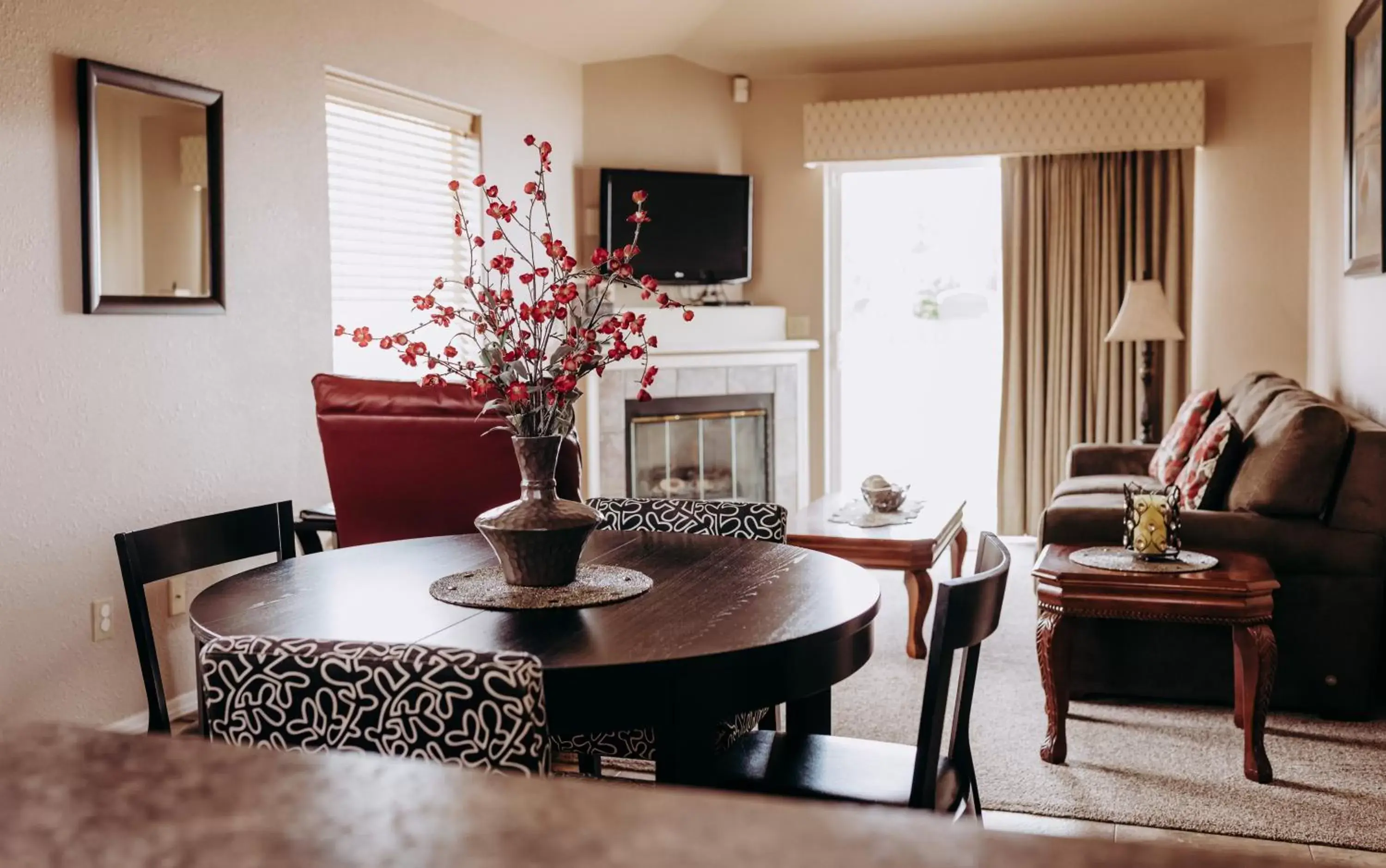 Seating Area in Pacific Inn Motel